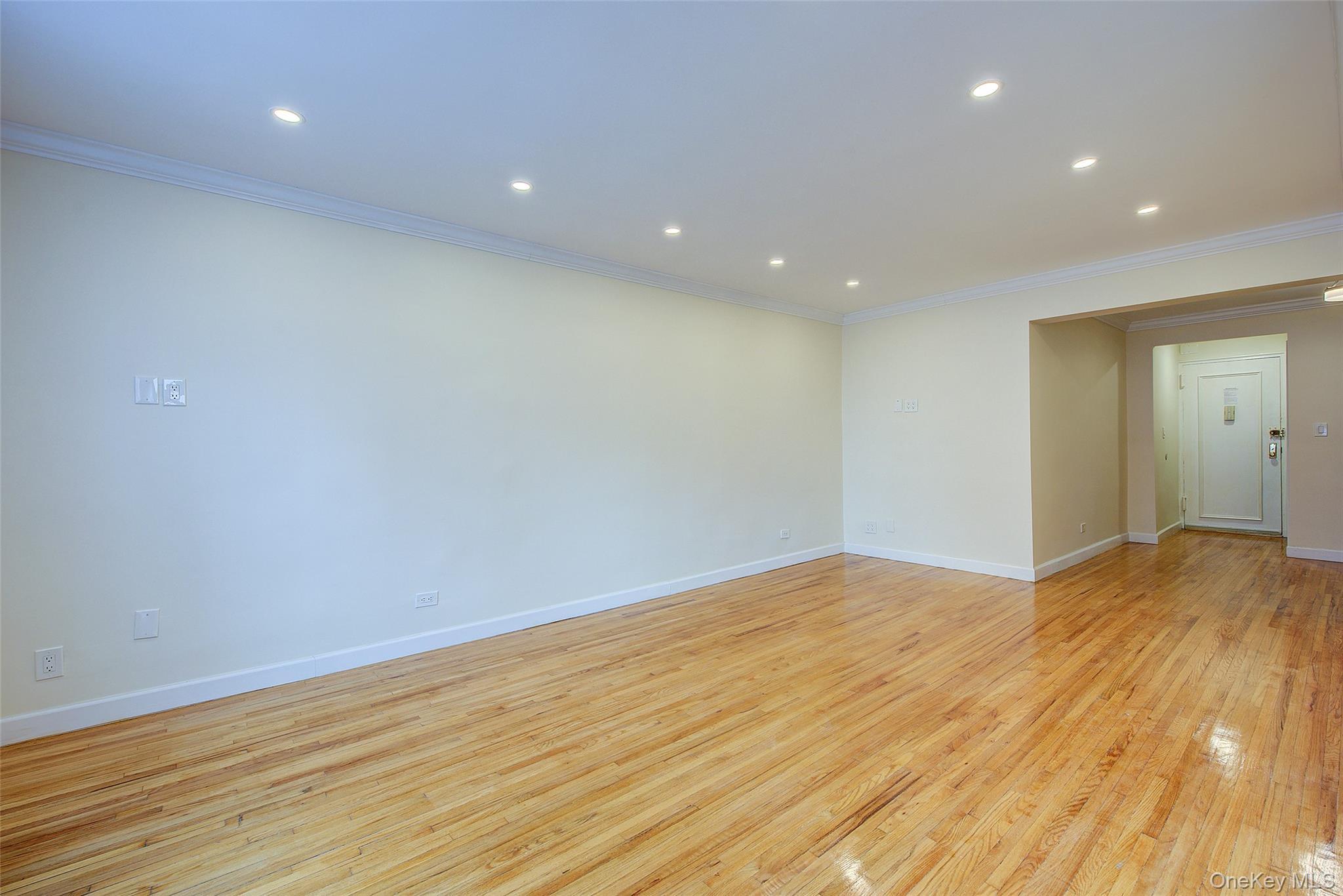 Condo Queens  Queens, NY 11375, MLS-935640-10