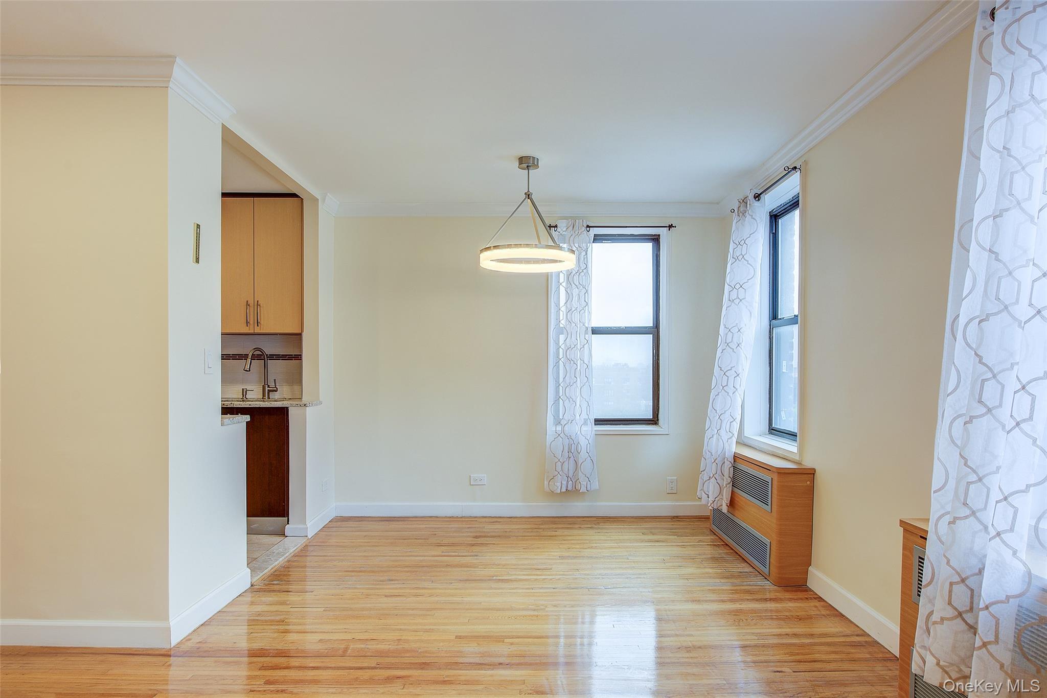 Condo Queens  Queens, NY 11375, MLS-935640-12
