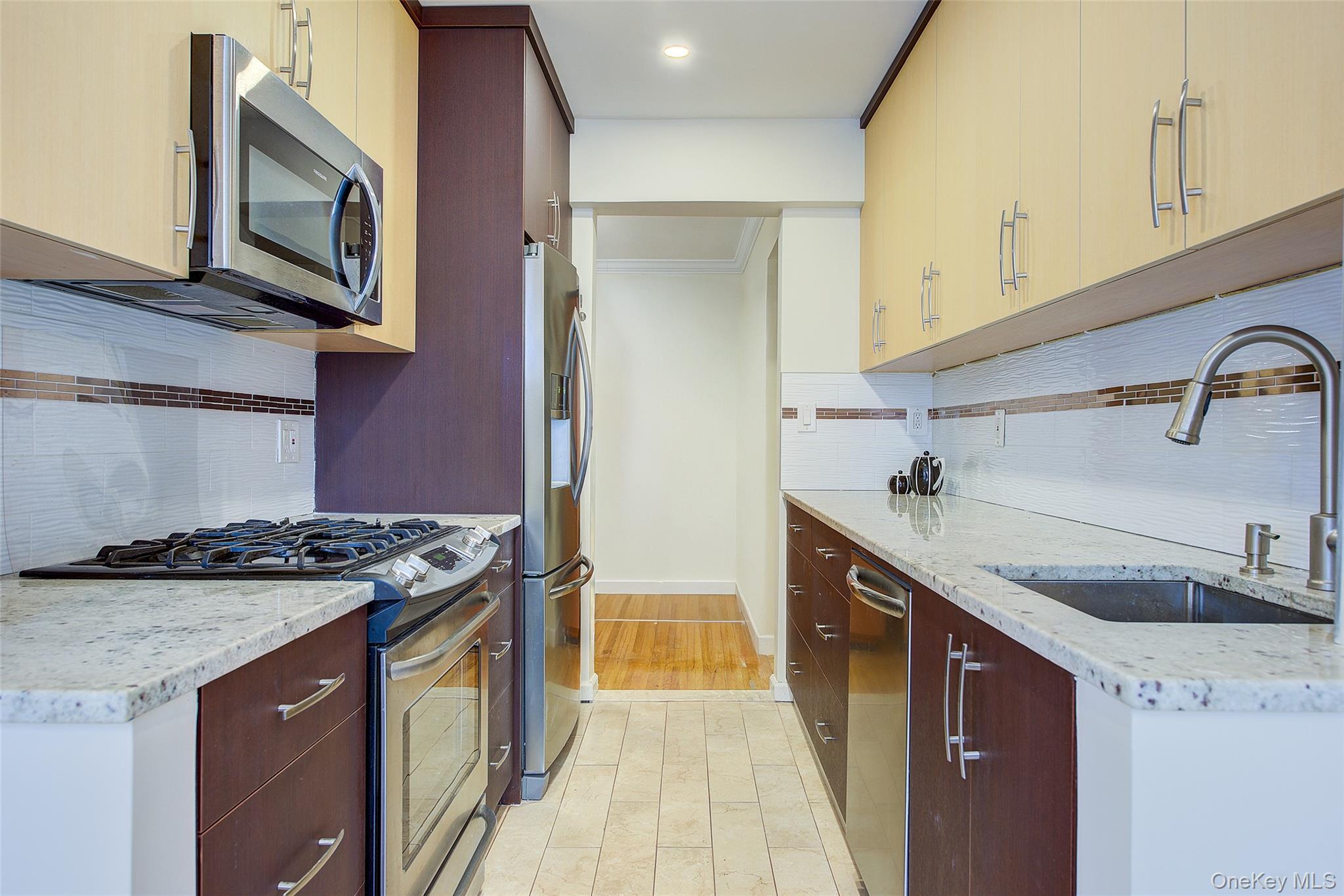 Condo Queens  Queens, NY 11375, MLS-935640-16