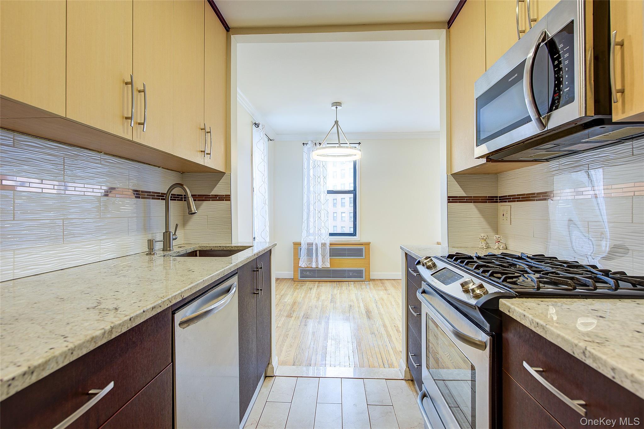 Condo Queens  Queens, NY 11375, MLS-935640-17