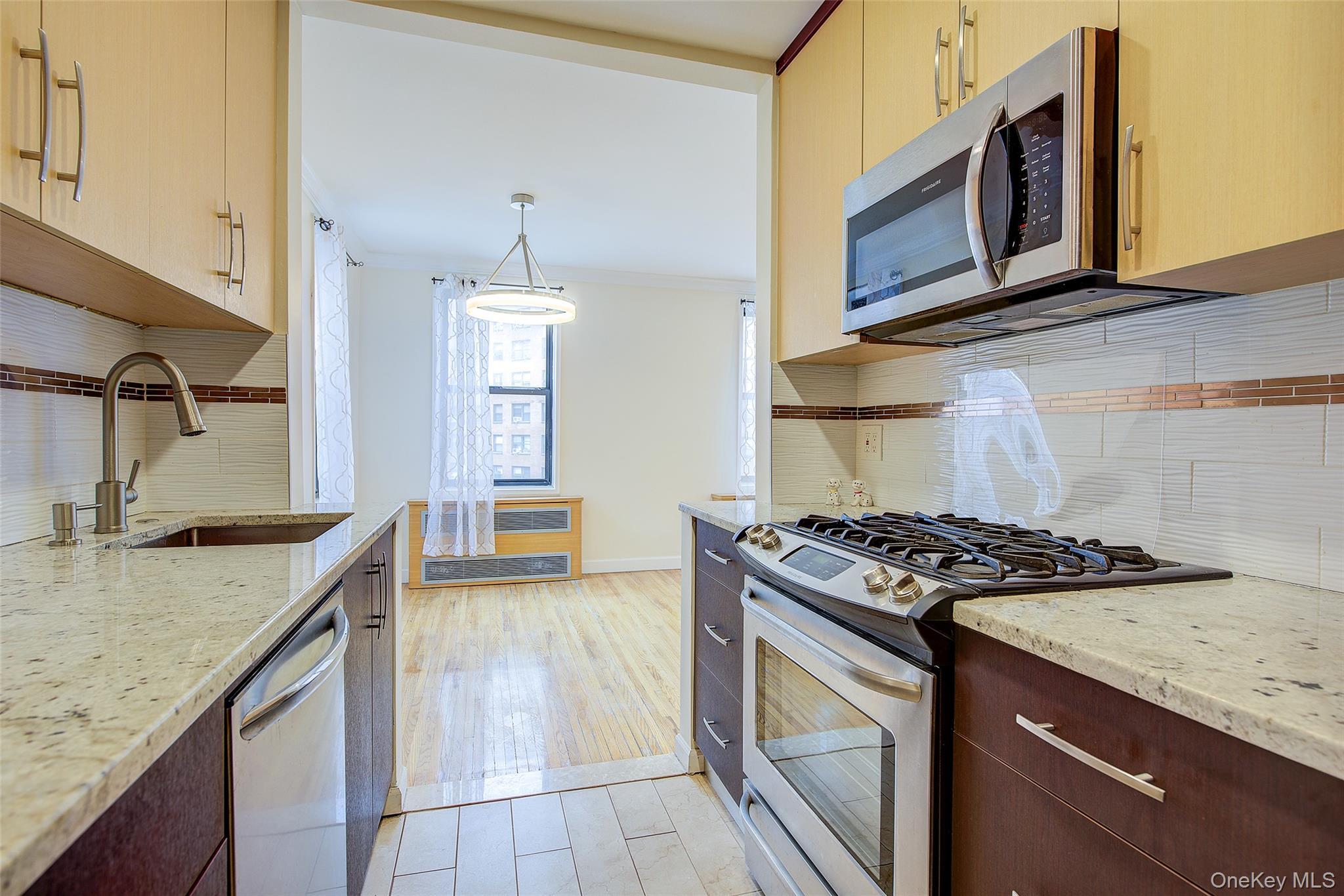 Condo Queens  Queens, NY 11375, MLS-935640-18
