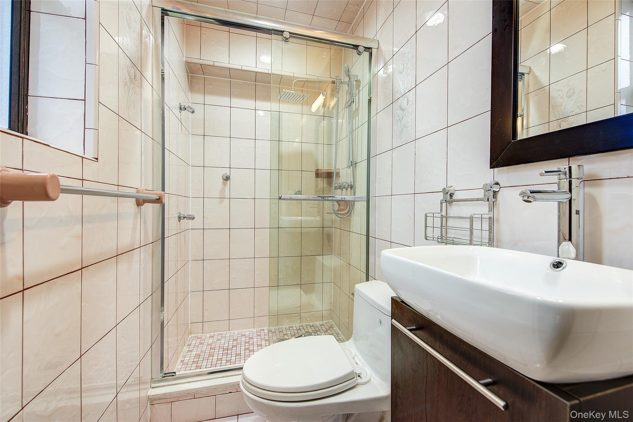 Condo Queens  Queens, NY 11375, MLS-935640-23