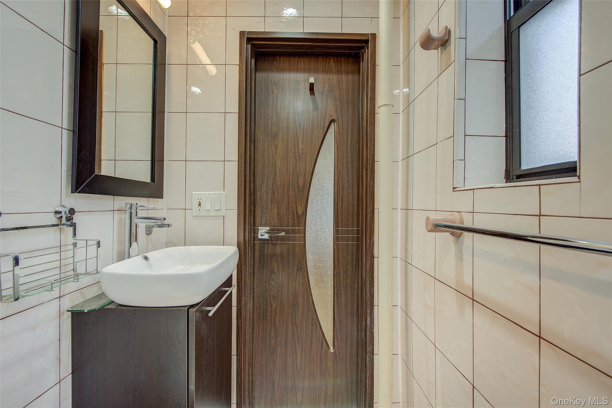 Condo Queens  Queens, NY 11375, MLS-935640-24