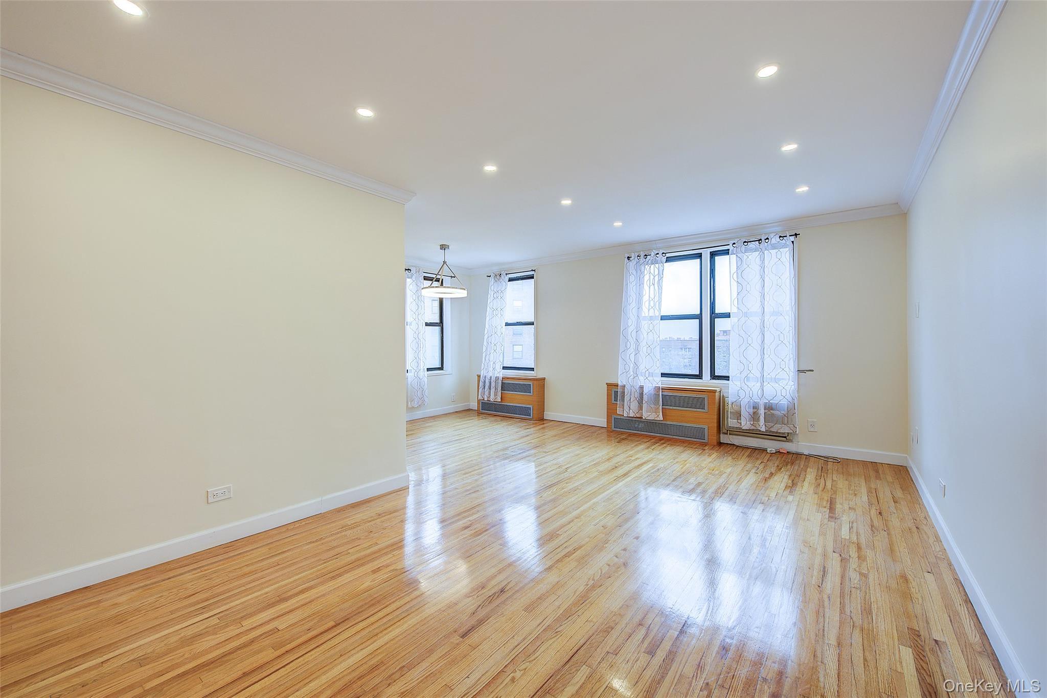 Condo Queens  Queens, NY 11375, MLS-935640-4