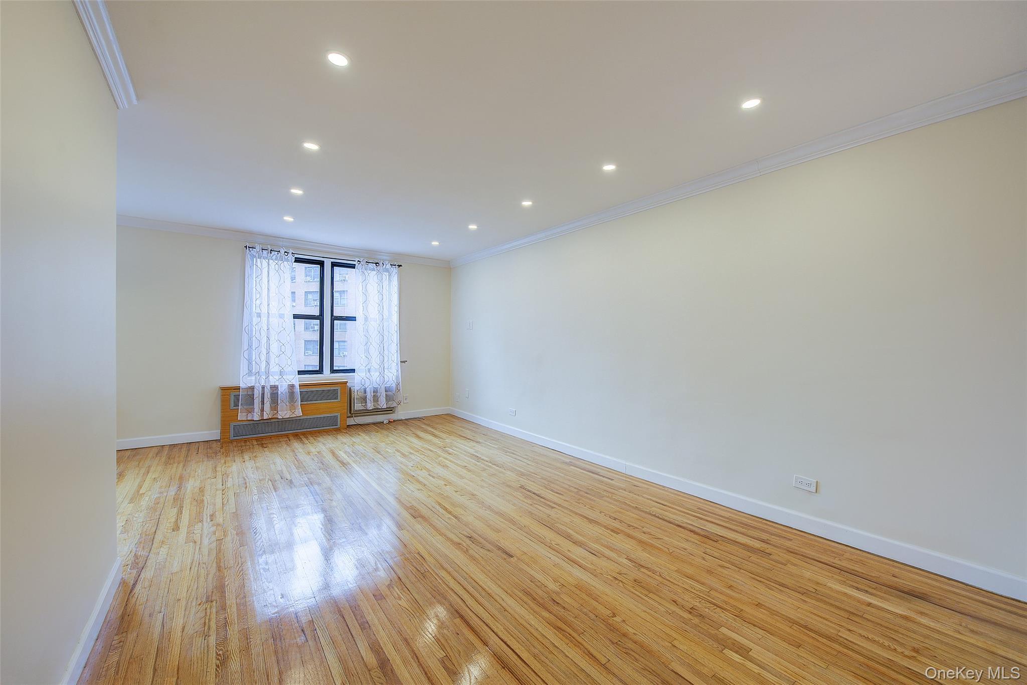 Condo Queens  Queens, NY 11375, MLS-935640-6