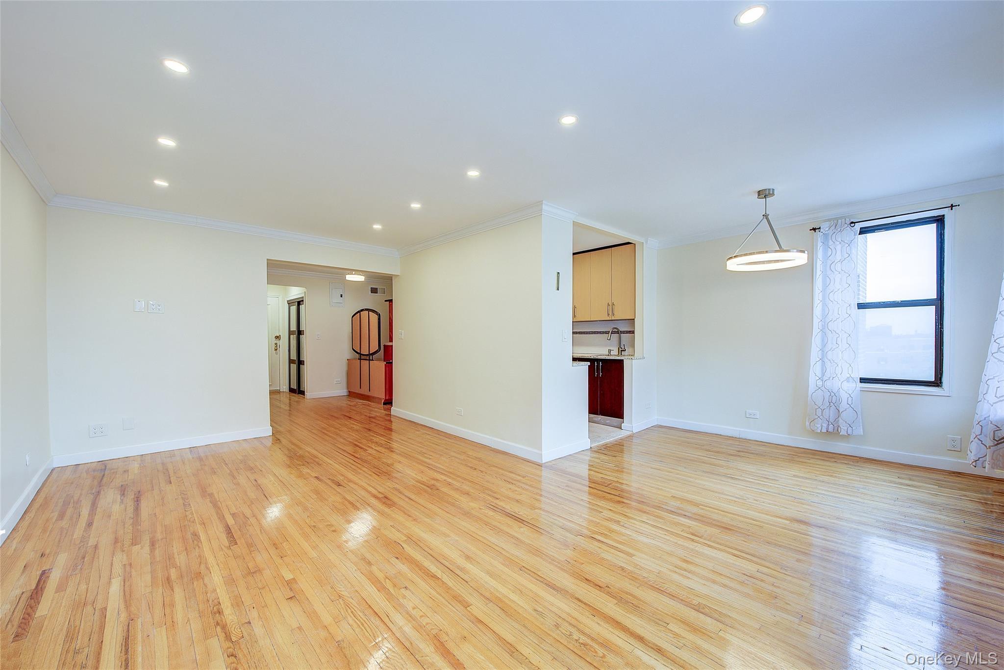 Condo Queens  Queens, NY 11375, MLS-935640-8