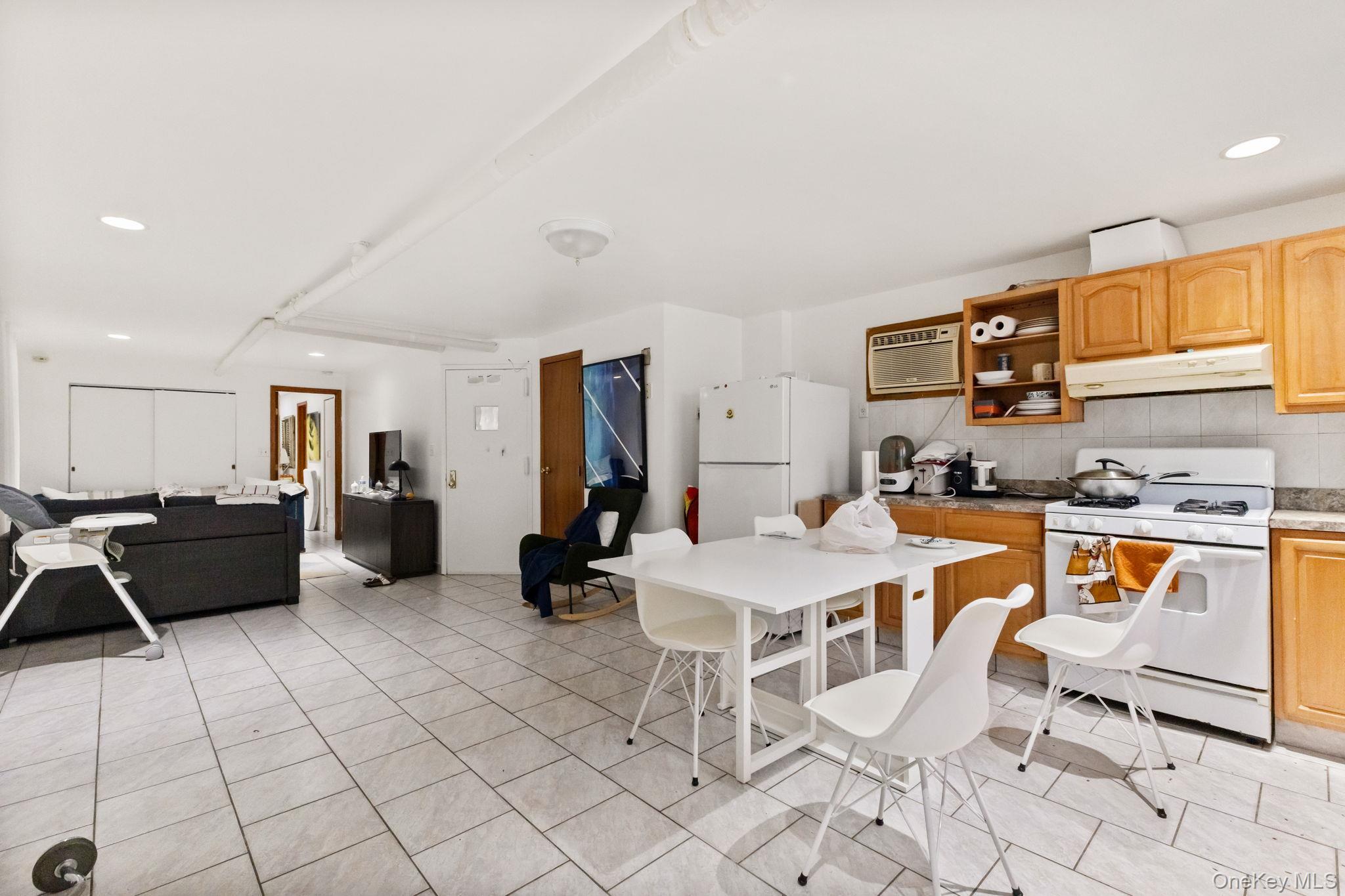 Single Family Rhinelander  Bronx, NY 10462, MLS-935652-10