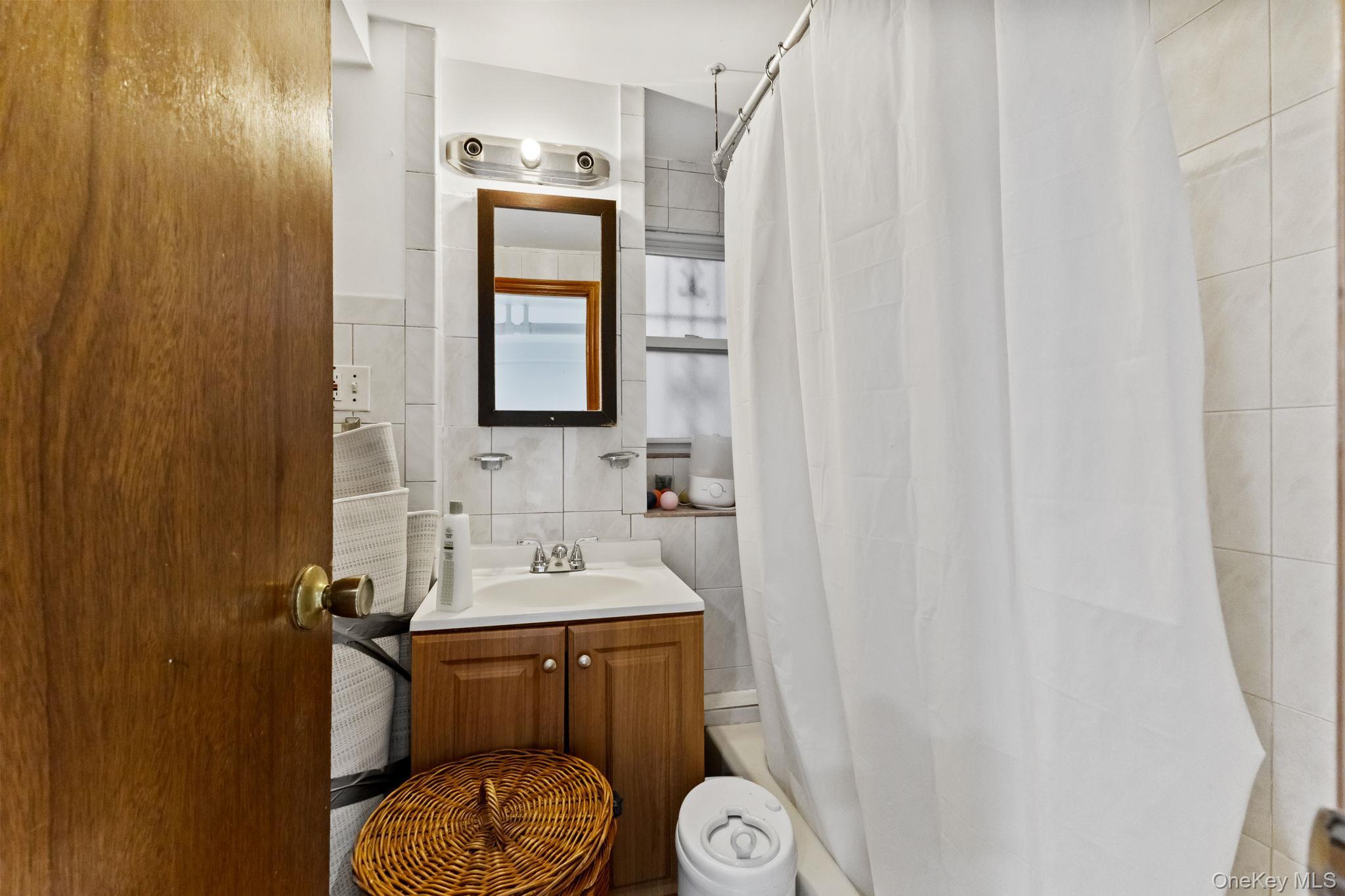 Single Family Rhinelander  Bronx, NY 10462, MLS-935652-16