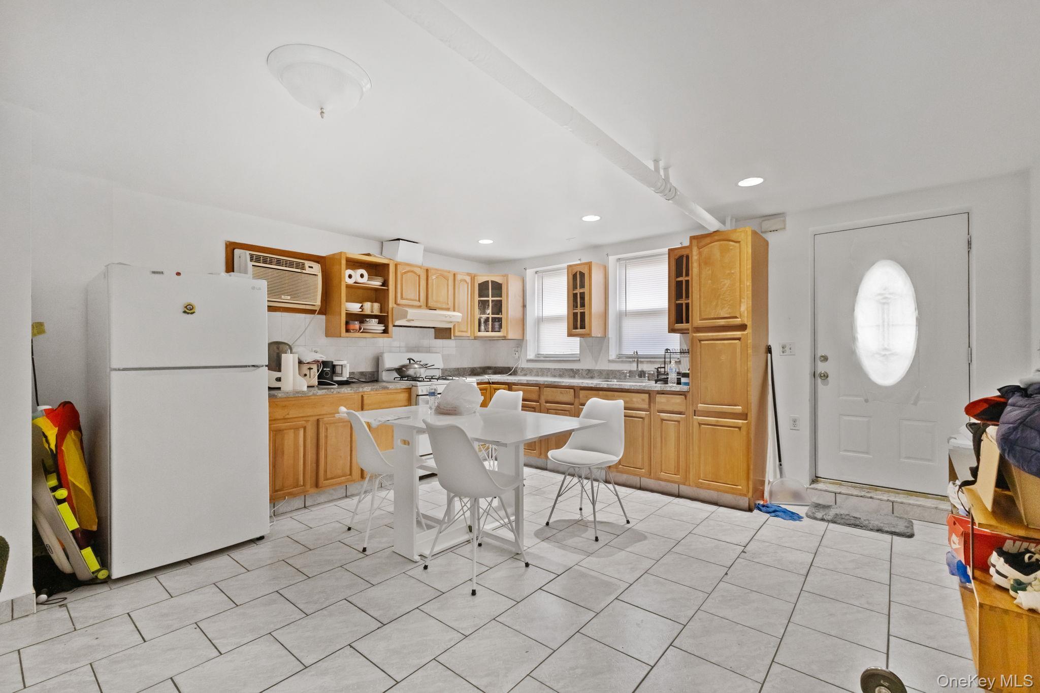 Single Family Rhinelander  Bronx, NY 10462, MLS-935652-7