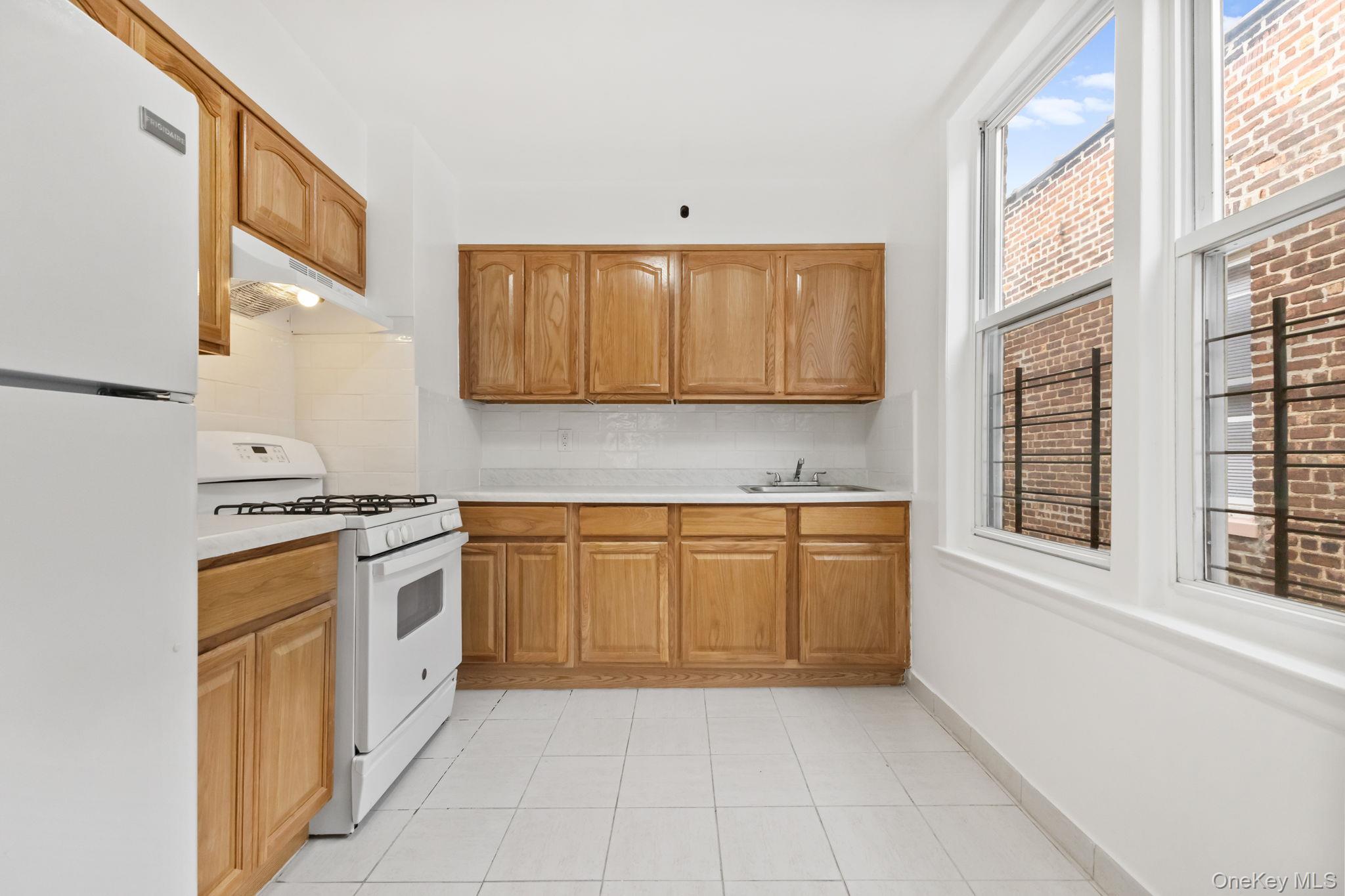 Single Family Rhinelander  Bronx, NY 10462, MLS-935652-8