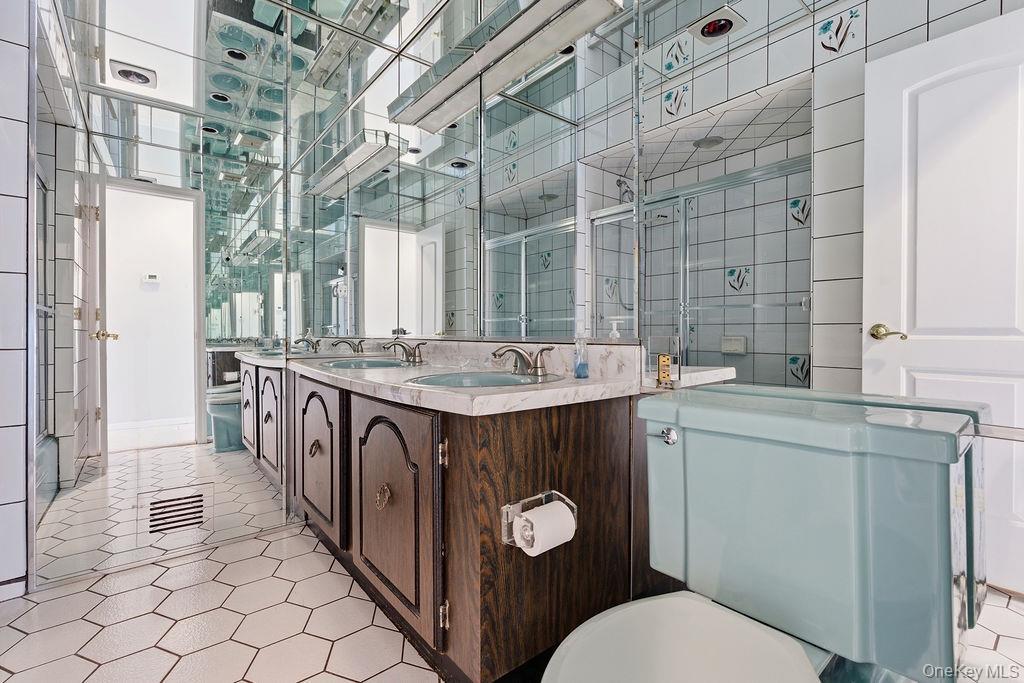 Single Family 84th  Queens, NY 11414, MLS-935783-17