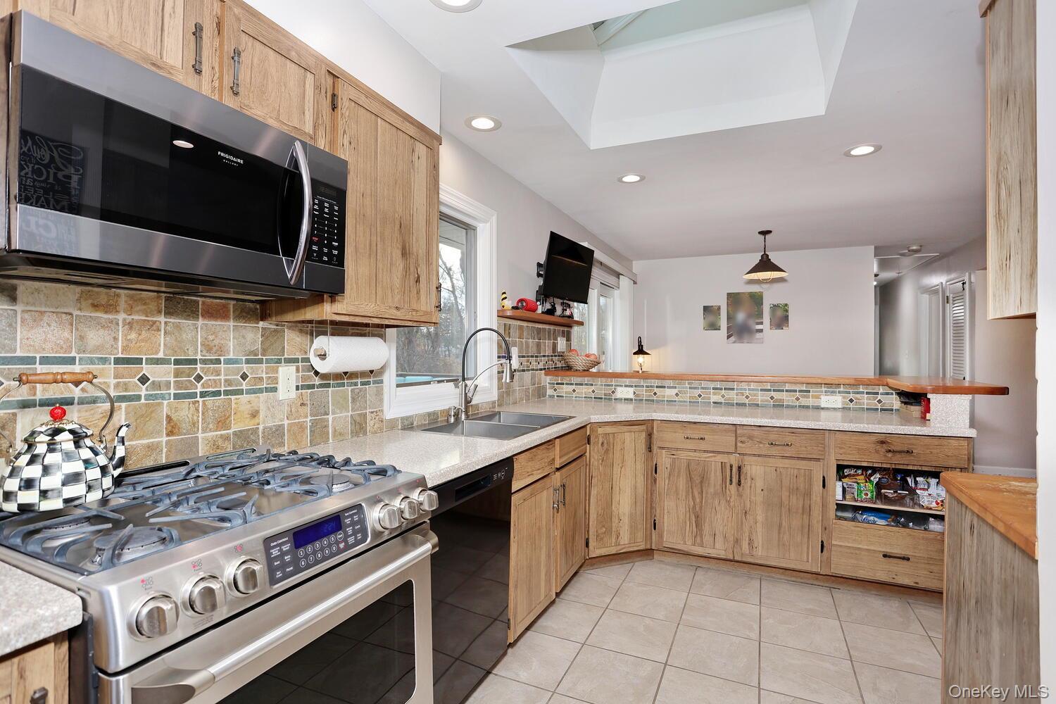 Single Family Augur Rockland County, NY 10901, MLS-935786-11