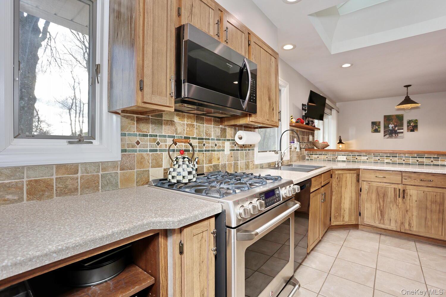 Single Family Augur Rockland County, NY 10901, MLS-935786-12