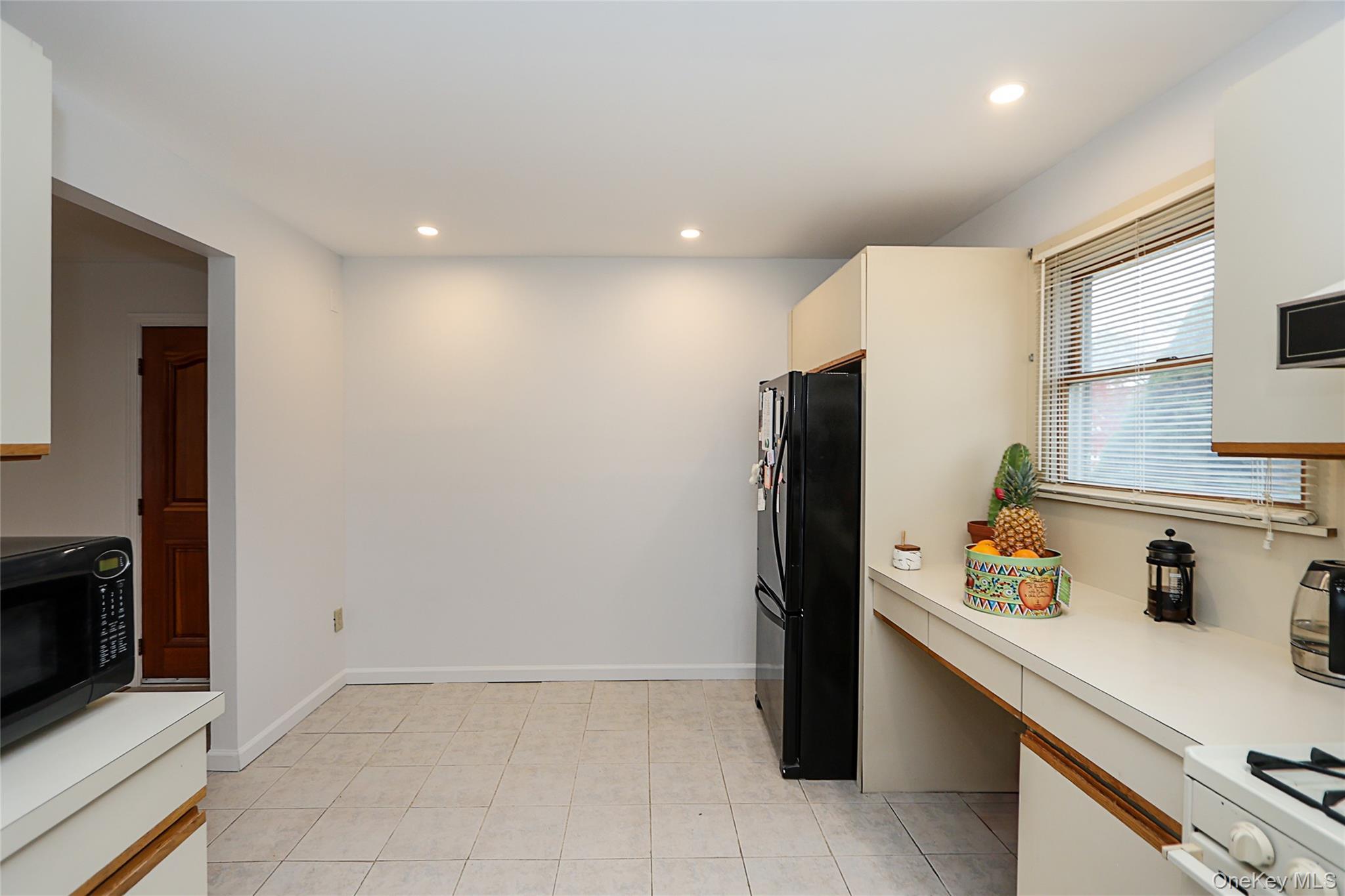 Single Family East Nassau County, NY 11542, MLS-935788-10