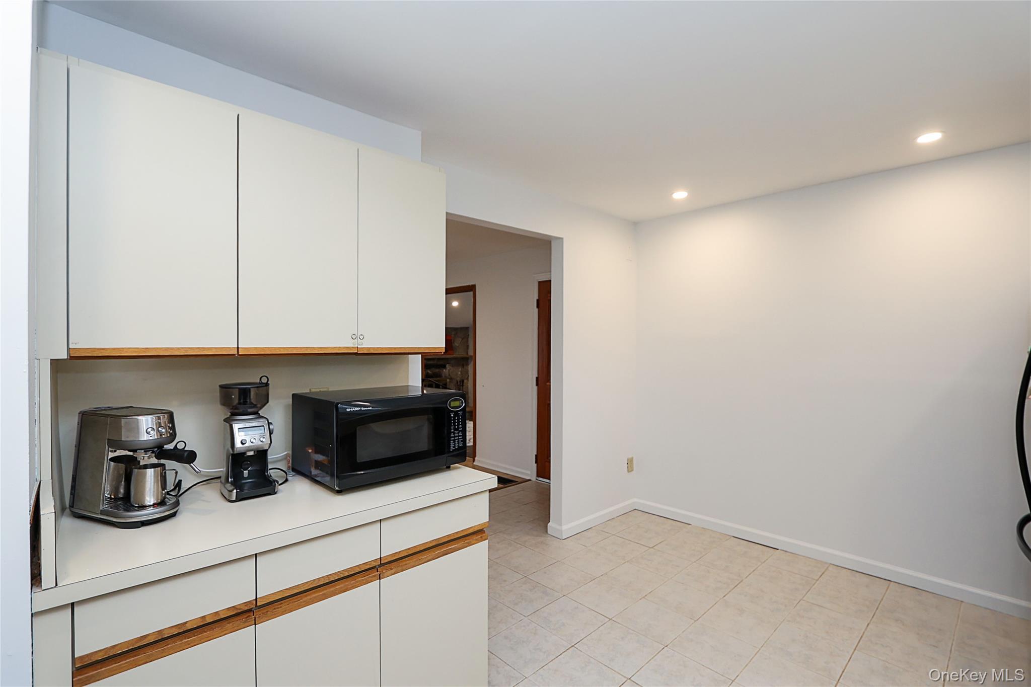 Single Family East Nassau County, NY 11542, MLS-935788-11