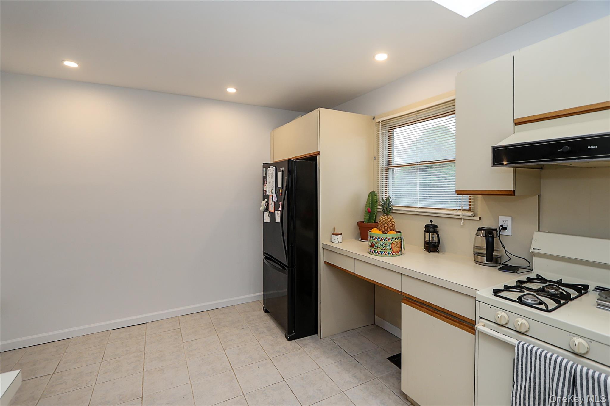 Single Family East Nassau County, NY 11542, MLS-935788-9