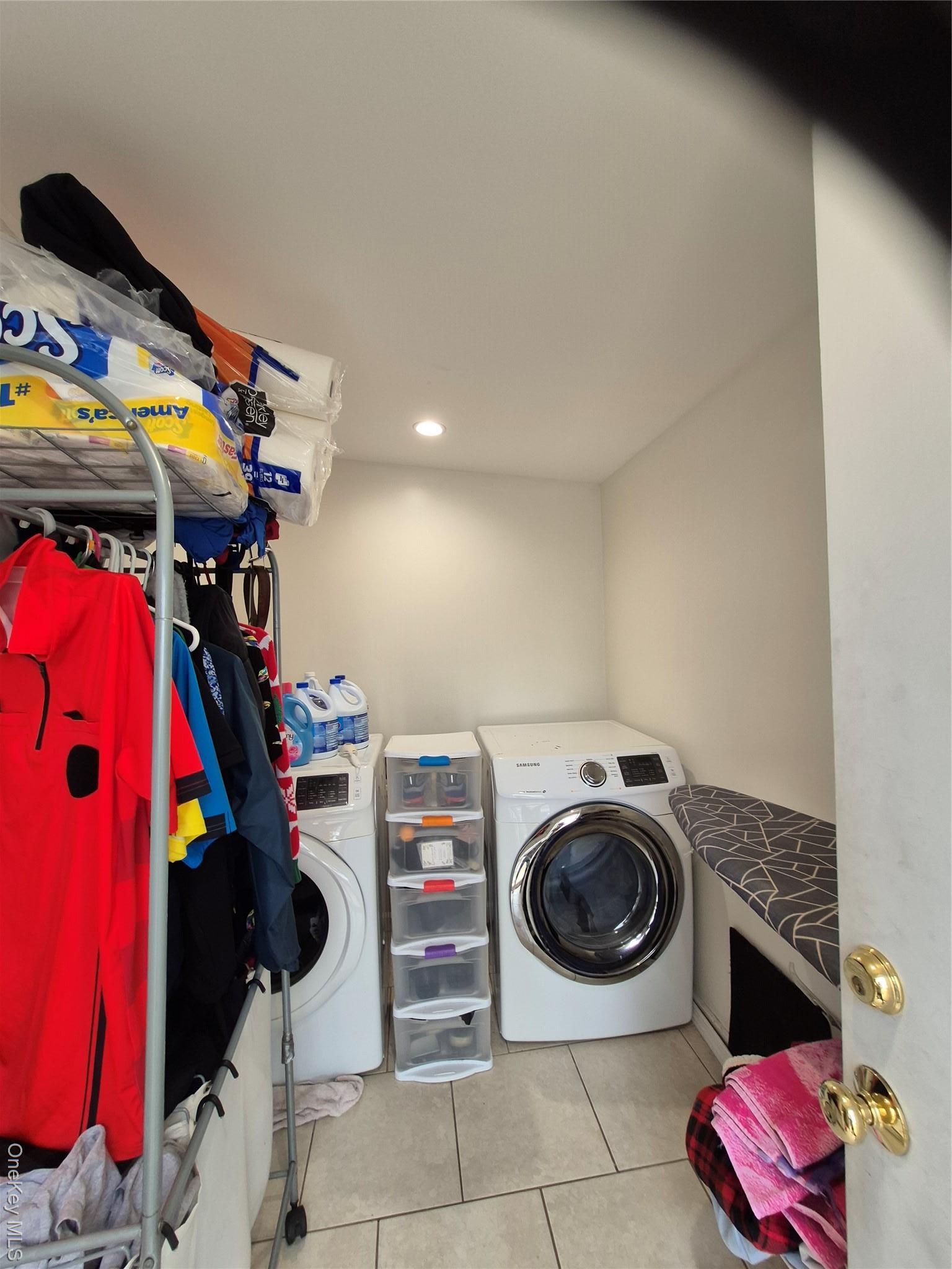 Single Family Argyle Nassau County, NY 11553, MLS-935791-22