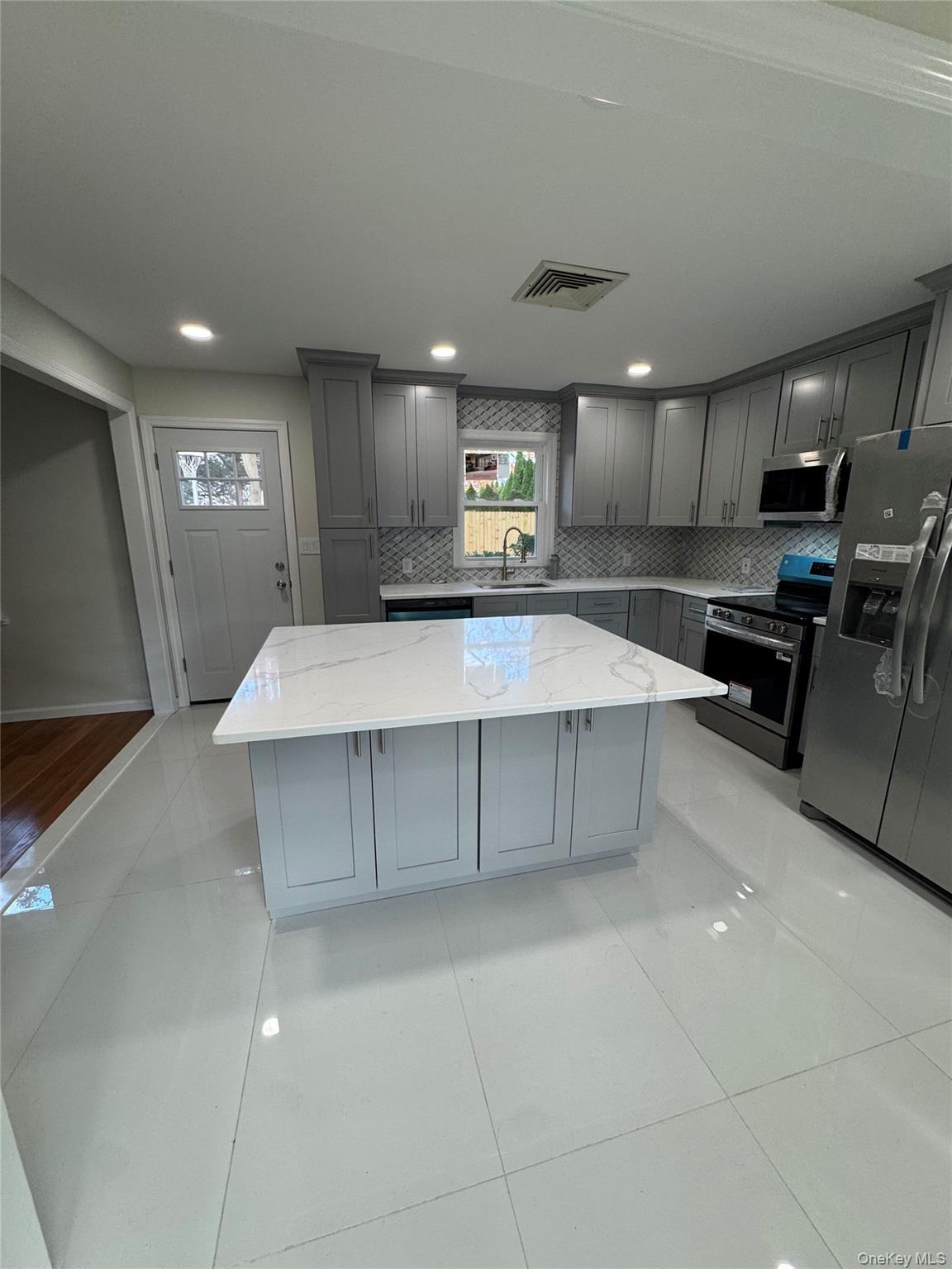 Single Family Grace Suffolk County, NY 11741, MLS-935796-2