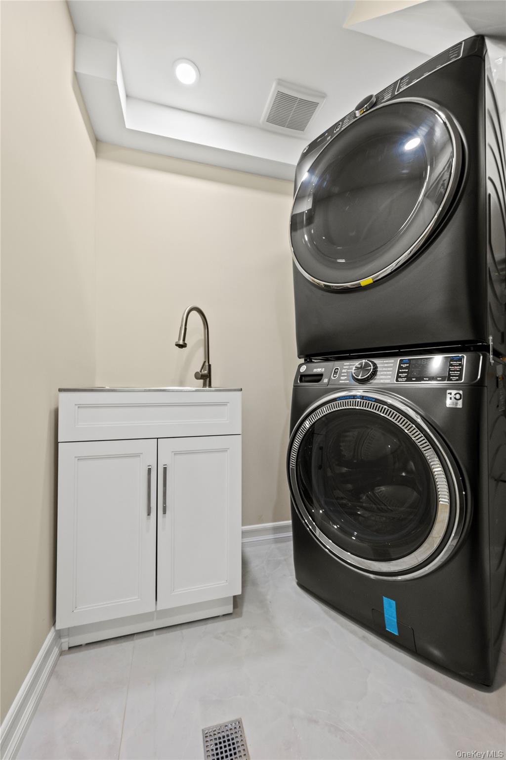 Single Family 174th  Queens, NY 11366, MLS-935815-35