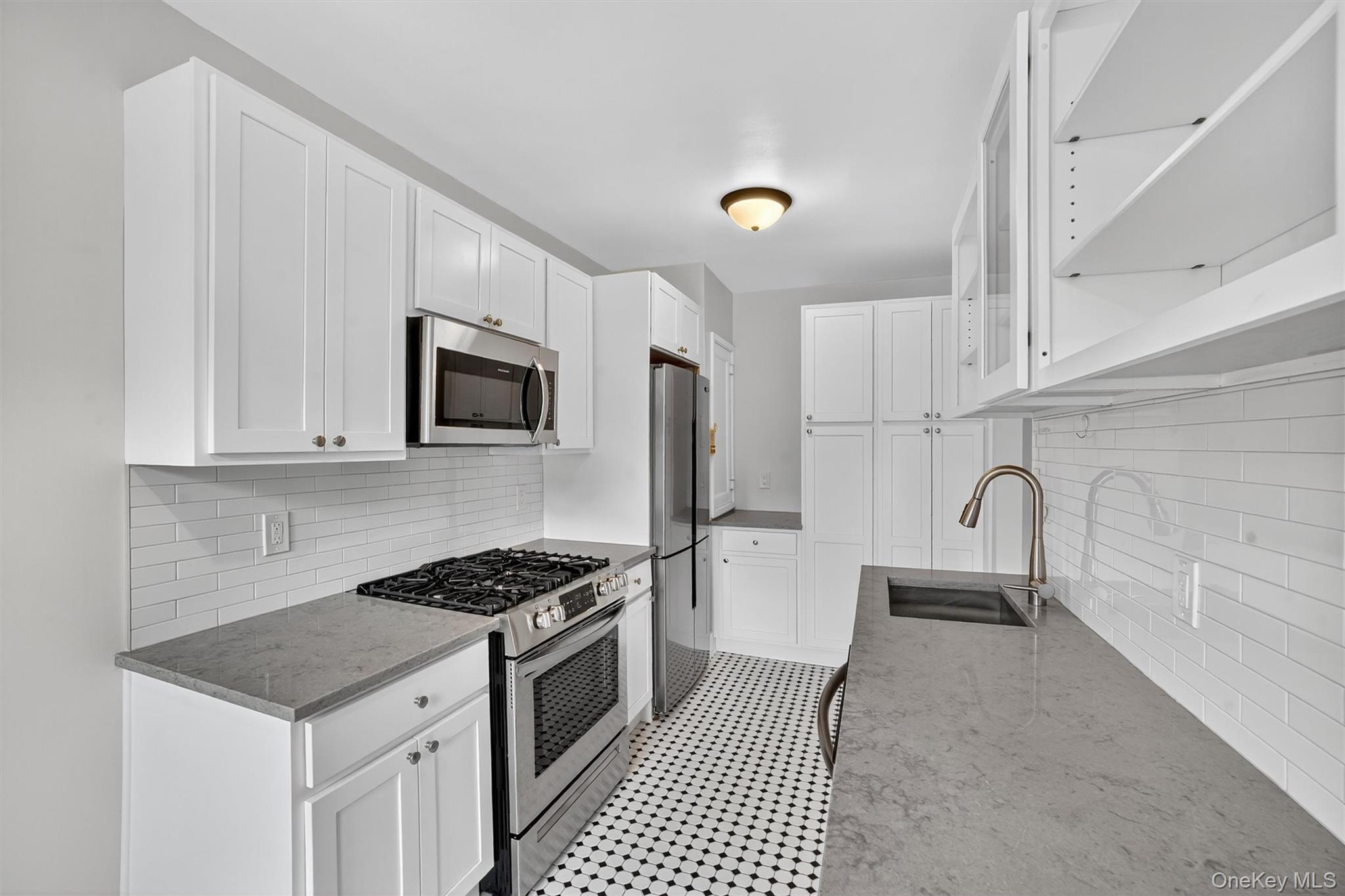 Coop Bronxville  Westchester County, NY 10708, MLS-935864-11