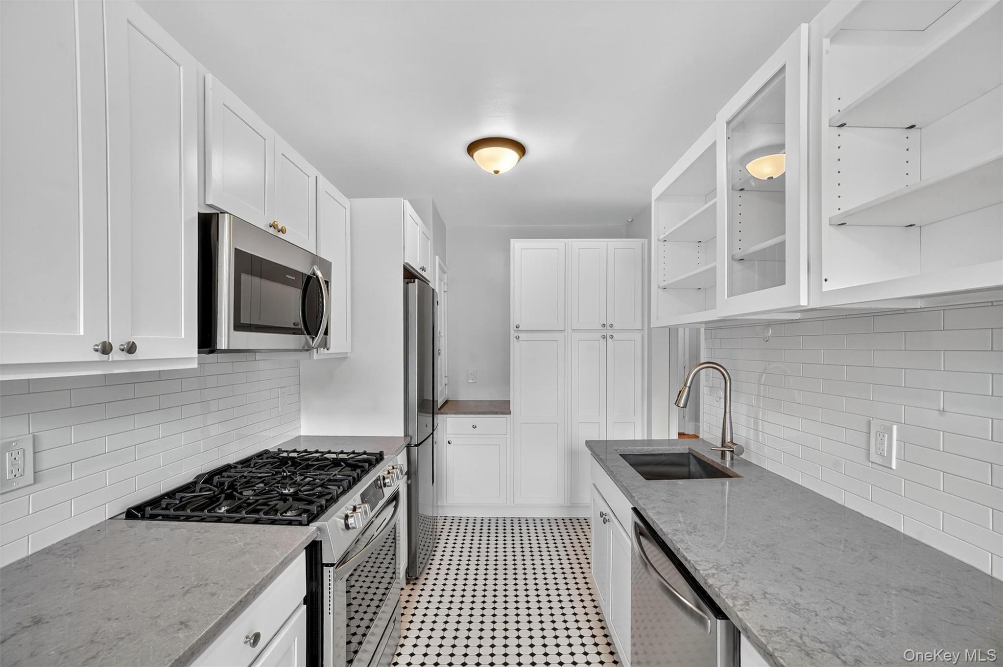 Coop Bronxville  Westchester County, NY 10708, MLS-935864-9