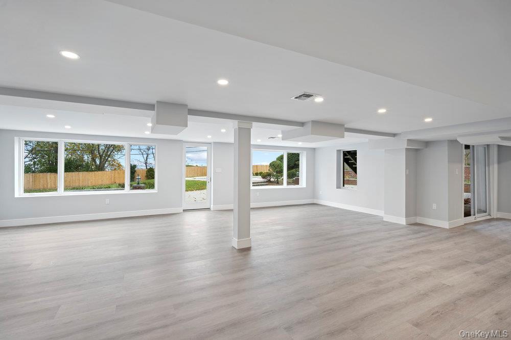 Single Family Woodland Nassau County, NY 11576, MLS-935927-9