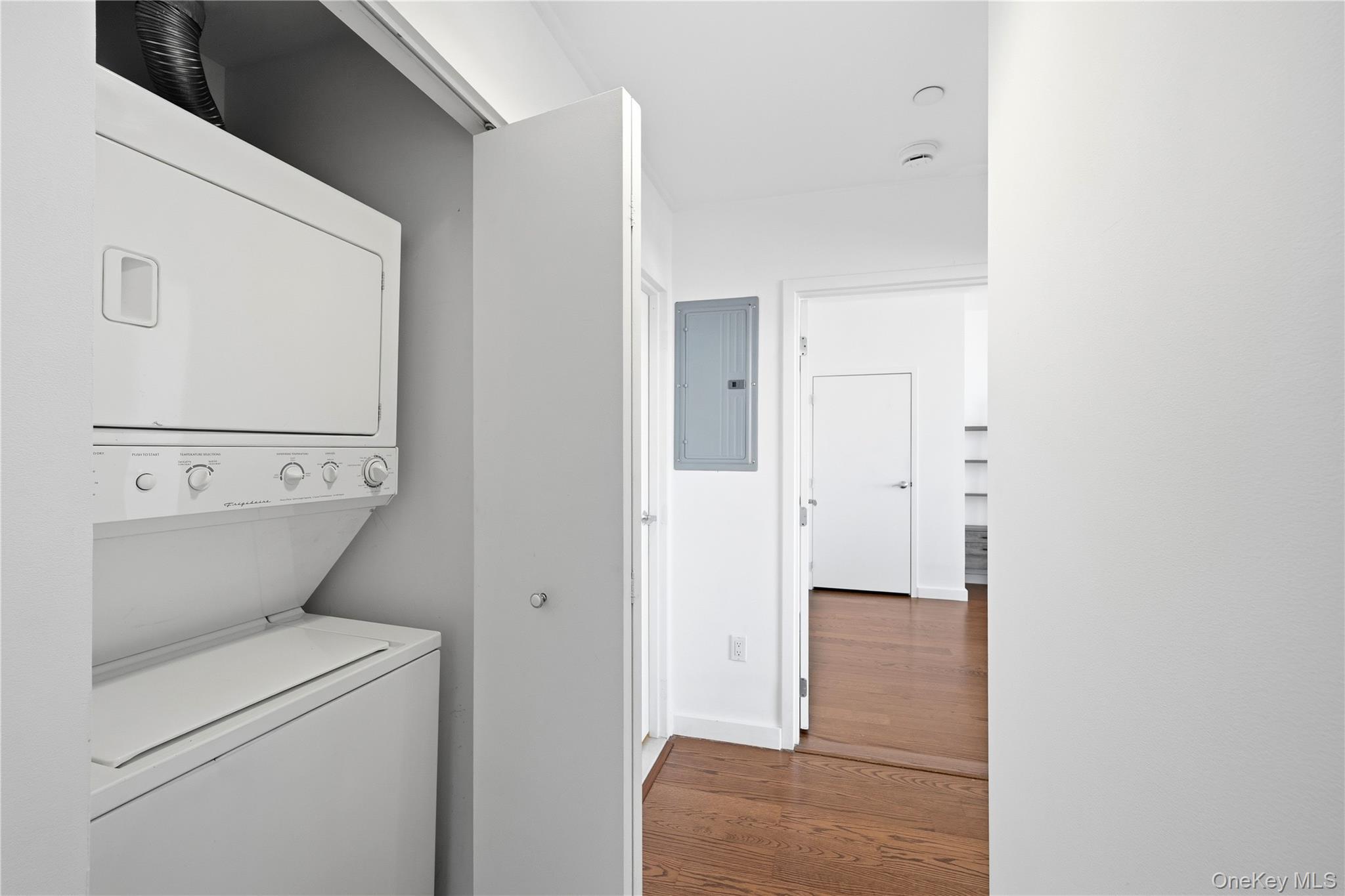 Condo College Point  Queens, NY 11354, MLS-935951-10