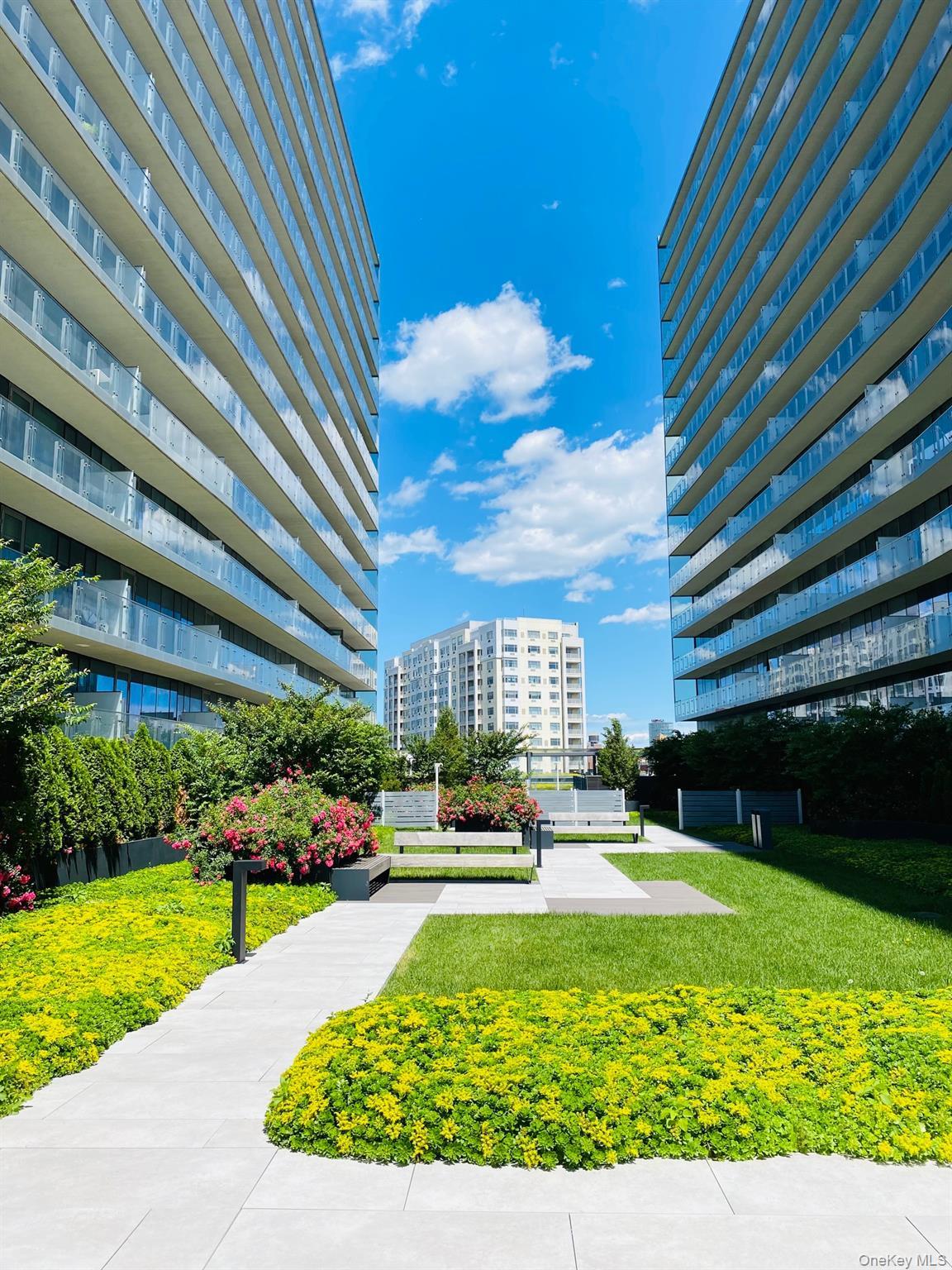 Condo College Point  Queens, NY 11354, MLS-935951-23