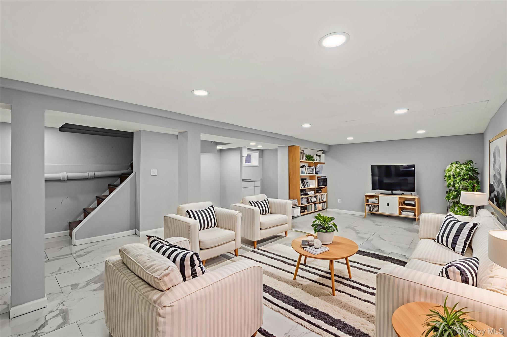 Single Family Cornwall Nassau County, NY 11550, MLS-936103-12