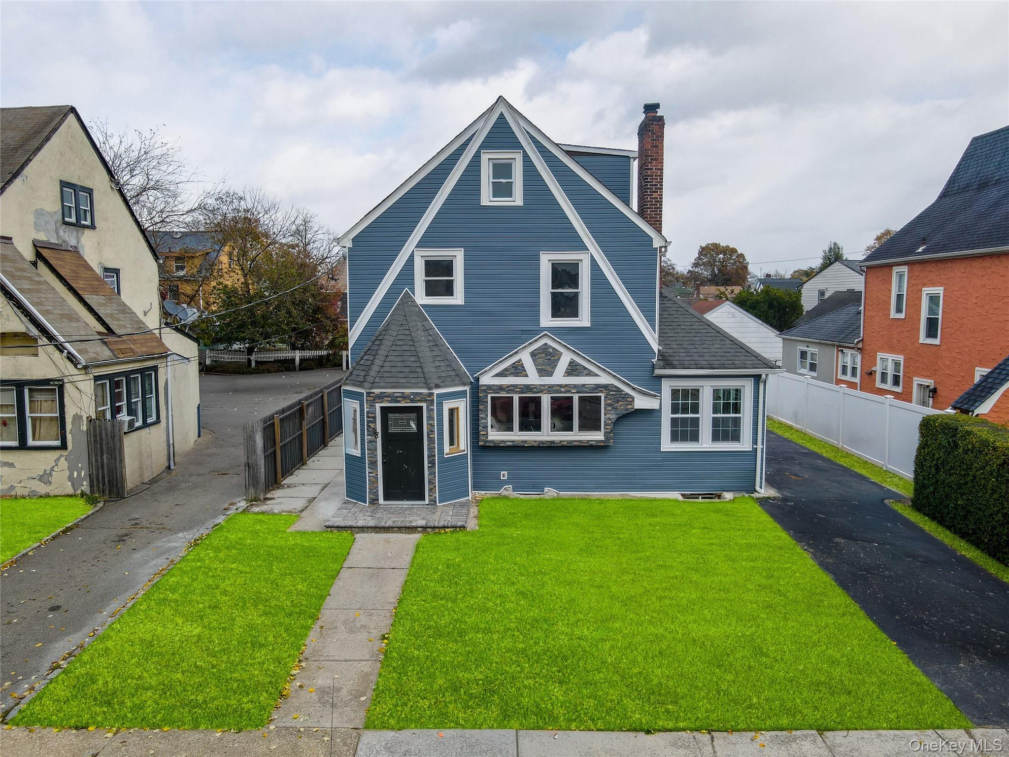 Single Family Cornwall Nassau County, NY 11550, MLS-936103-2