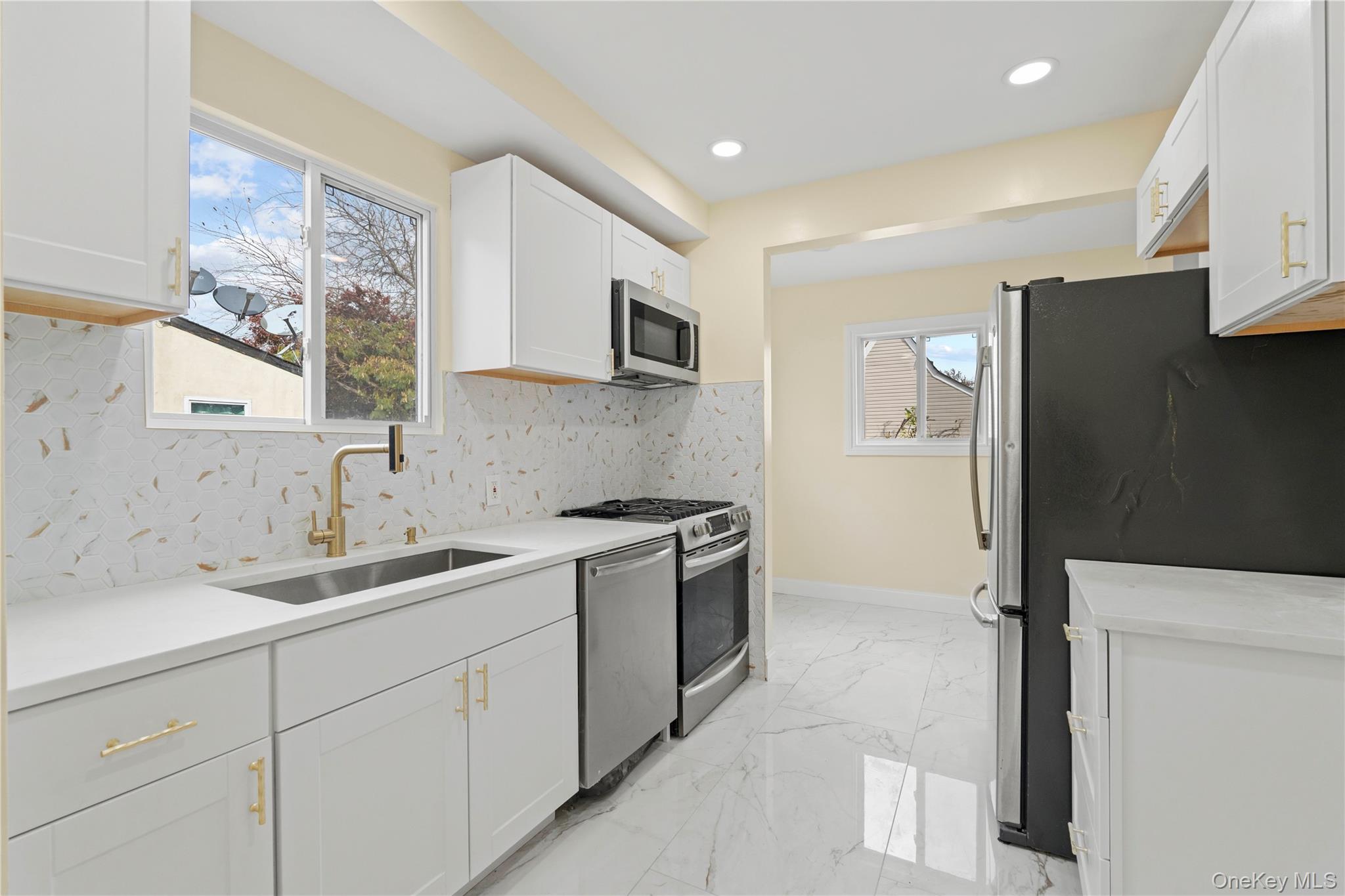 Single Family Cornwall Nassau County, NY 11550, MLS-936103-4