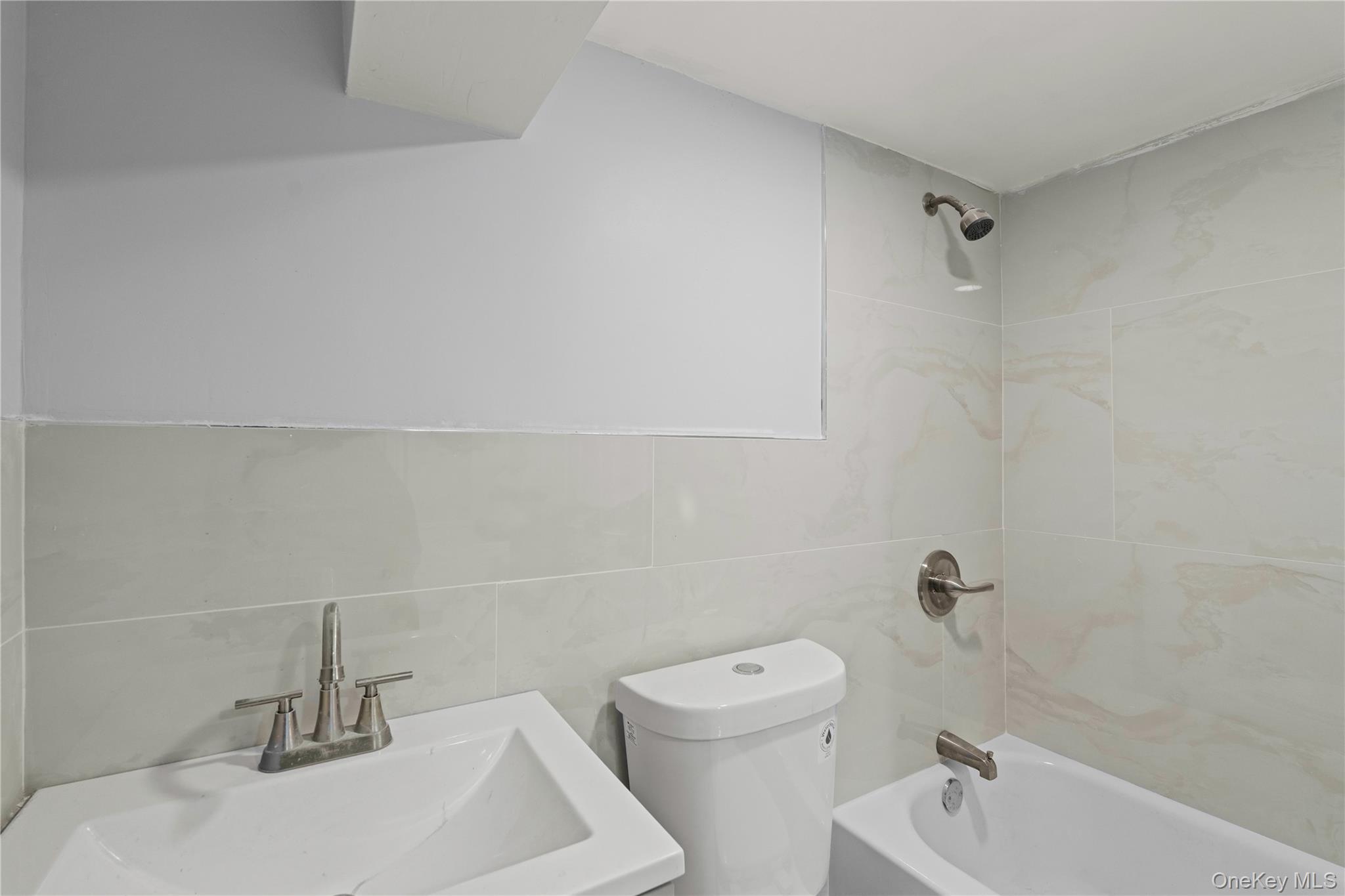 Single Family Cornwall Nassau County, NY 11550, MLS-936103-7