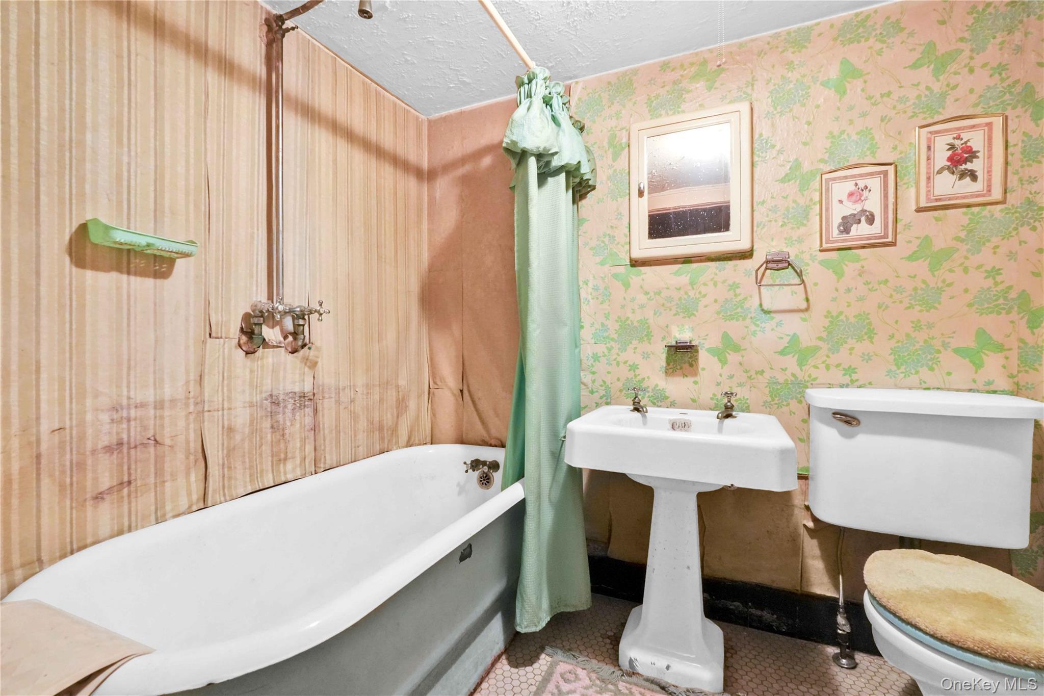 Single Family 60th Queens, NY 11378, MLS-936132-25