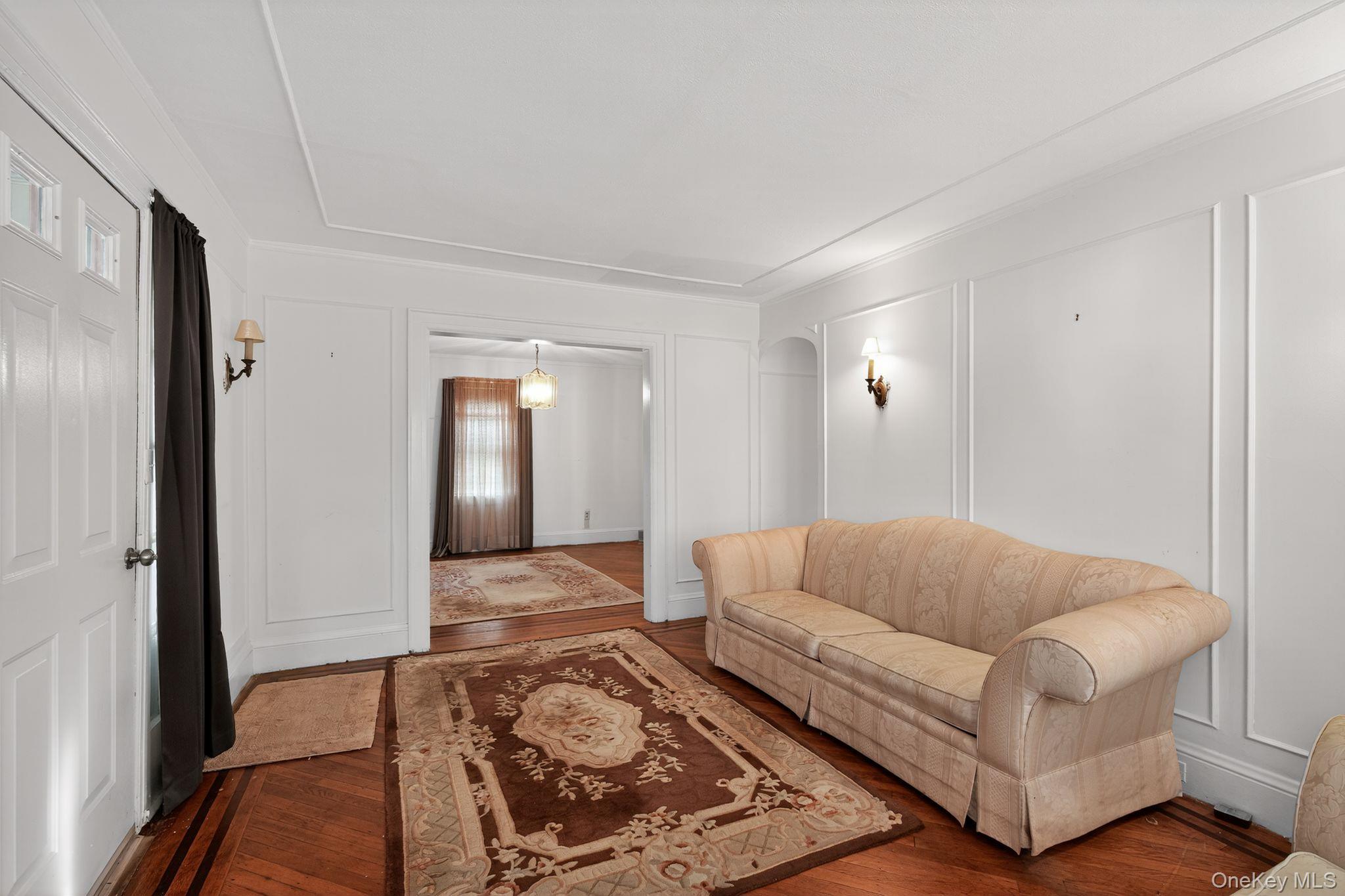 Single Family Clinton Nassau County, NY 11575, MLS-936243-11