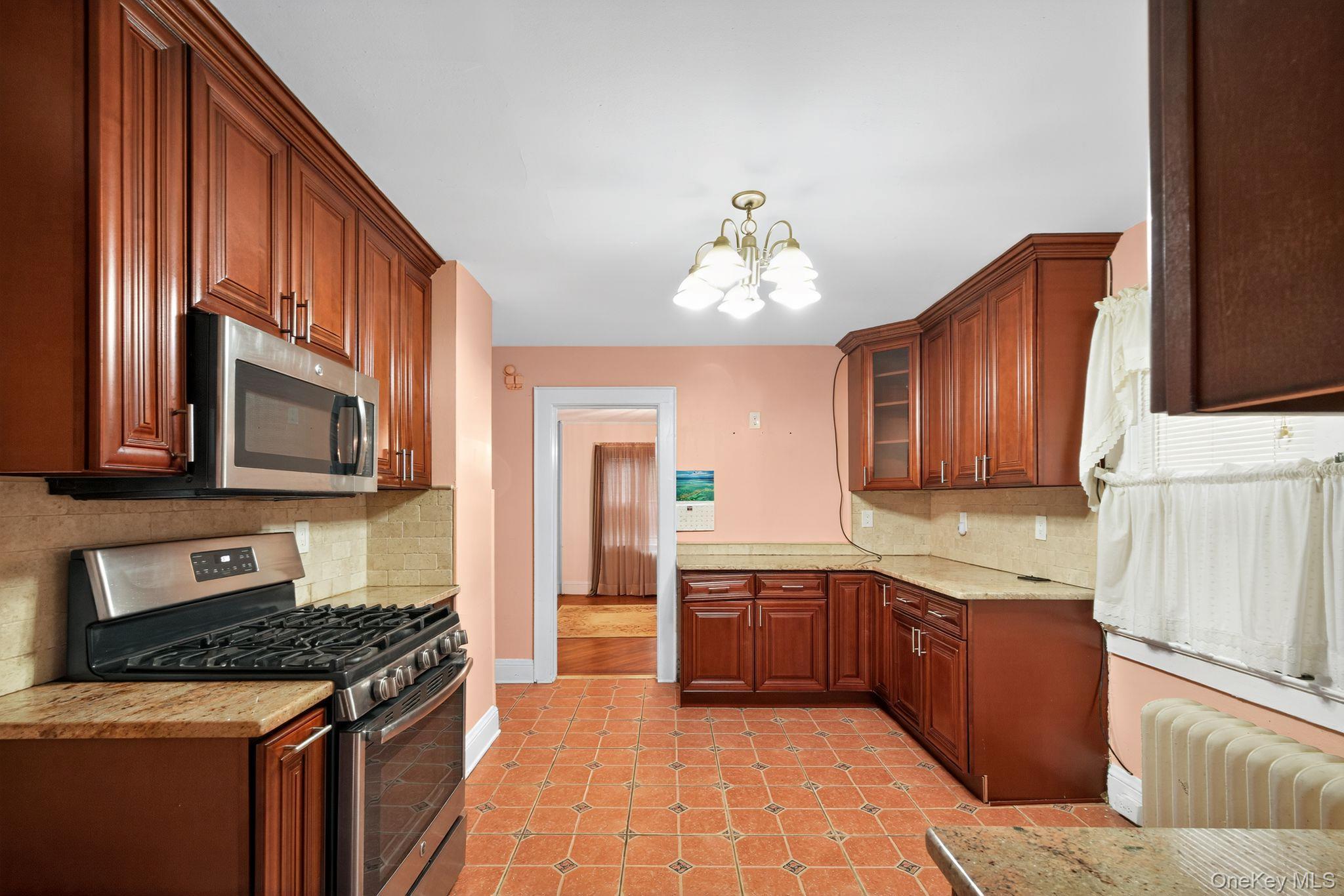 Single Family Clinton Nassau County, NY 11575, MLS-936243-18