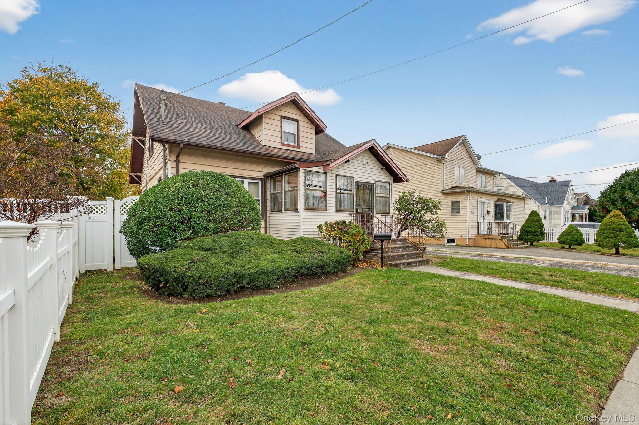 Single Family Clinton Nassau County, NY 11575, MLS-936243-2