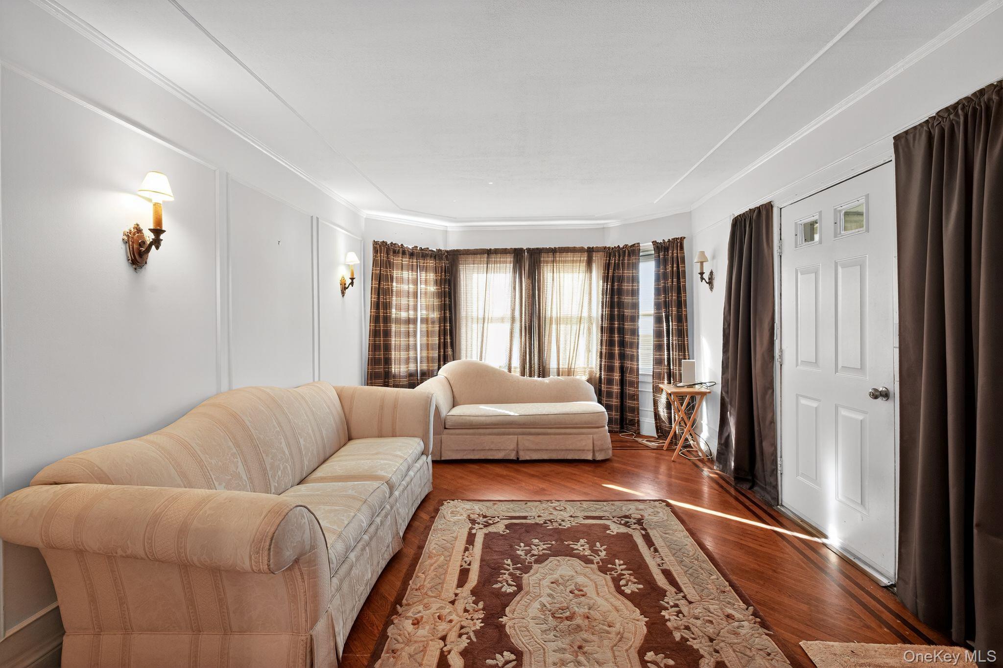 Single Family Clinton Nassau County, NY 11575, MLS-936243-8