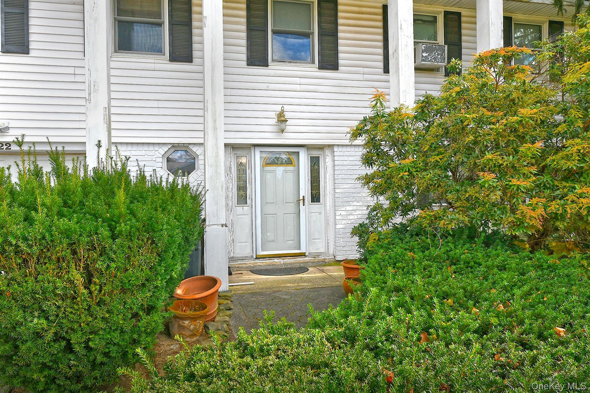 Single Family Suttonwood  Suffolk County, NY 11725, MLS-936340-3