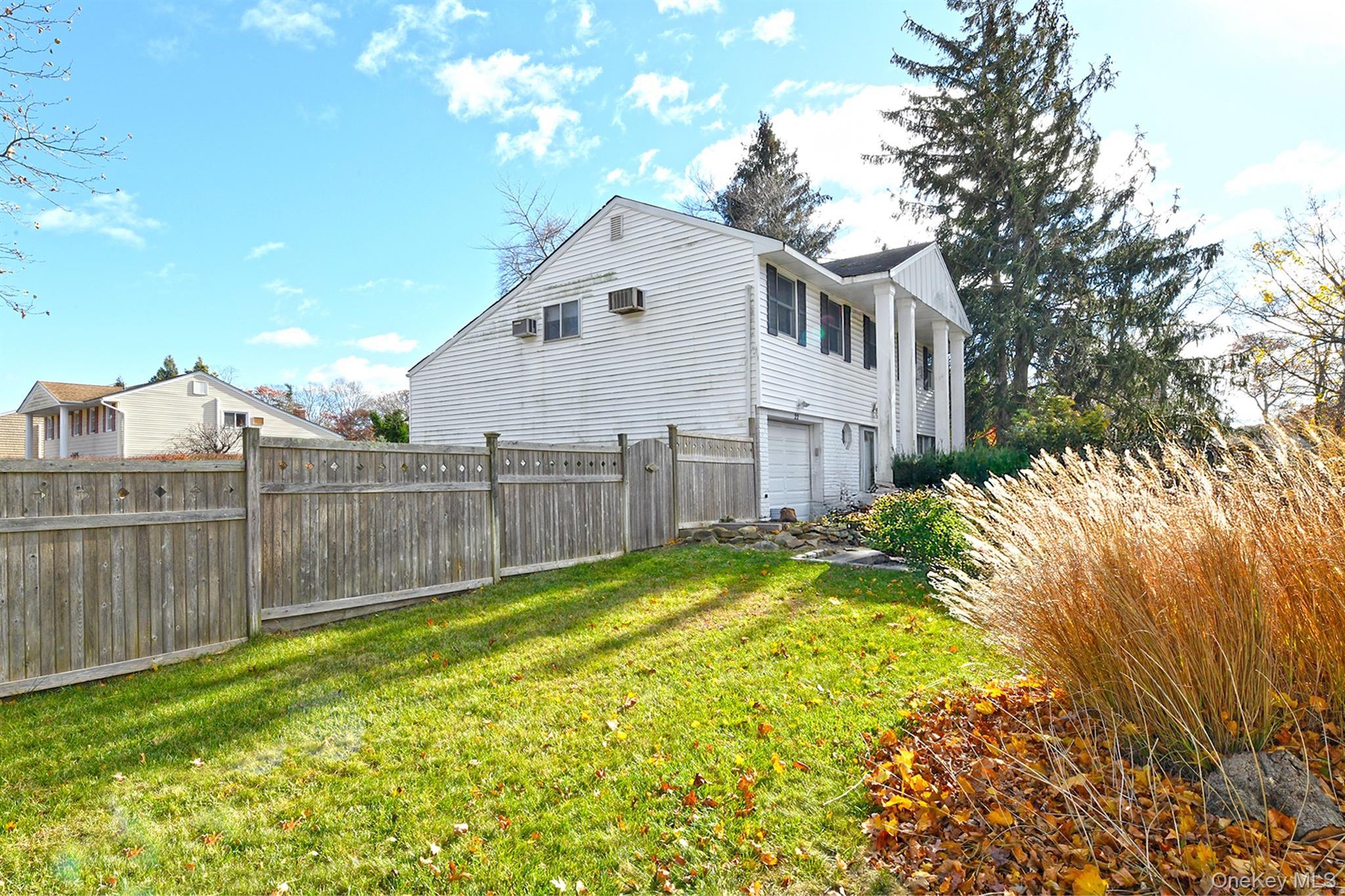 Single Family Suttonwood  Suffolk County, NY 11725, MLS-936340-4