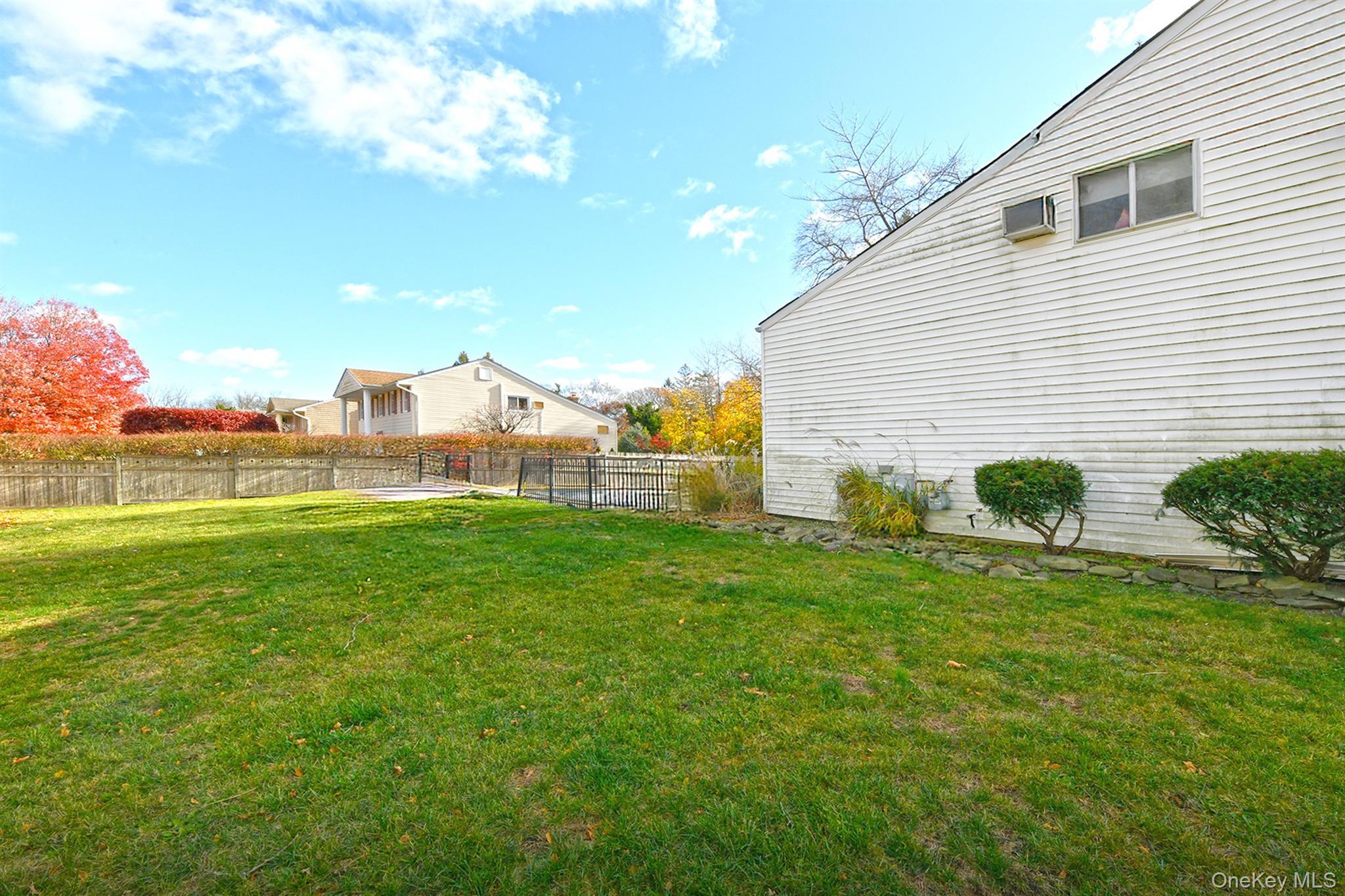 Single Family Suttonwood  Suffolk County, NY 11725, MLS-936340-5