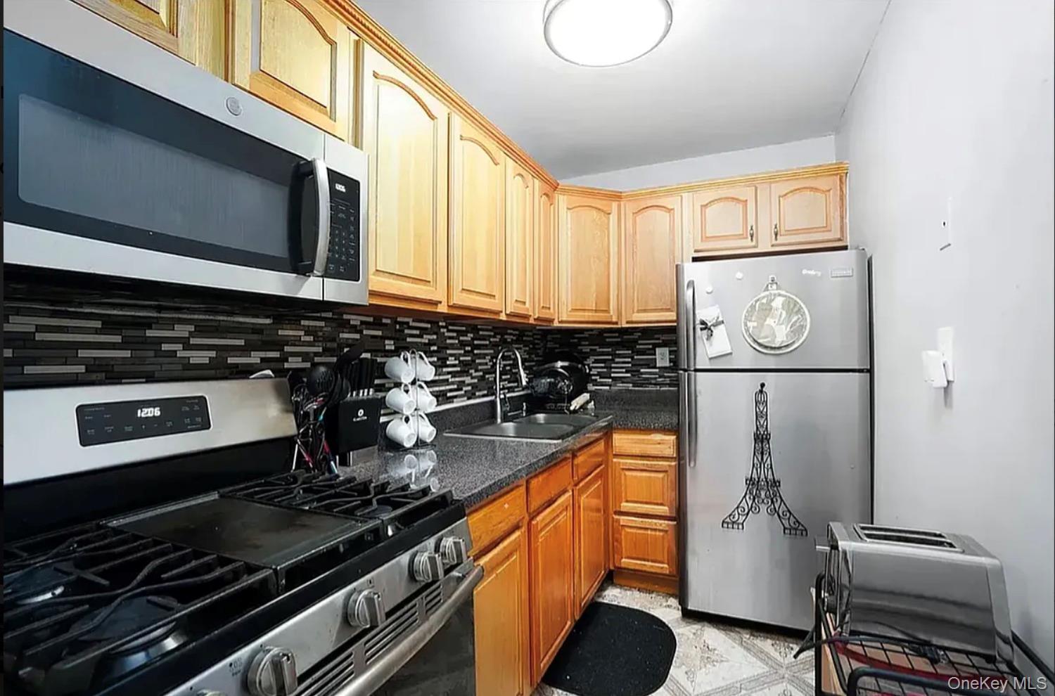 Apartment Flatbush  Brooklyn, NY 11210, MLS-936357-2