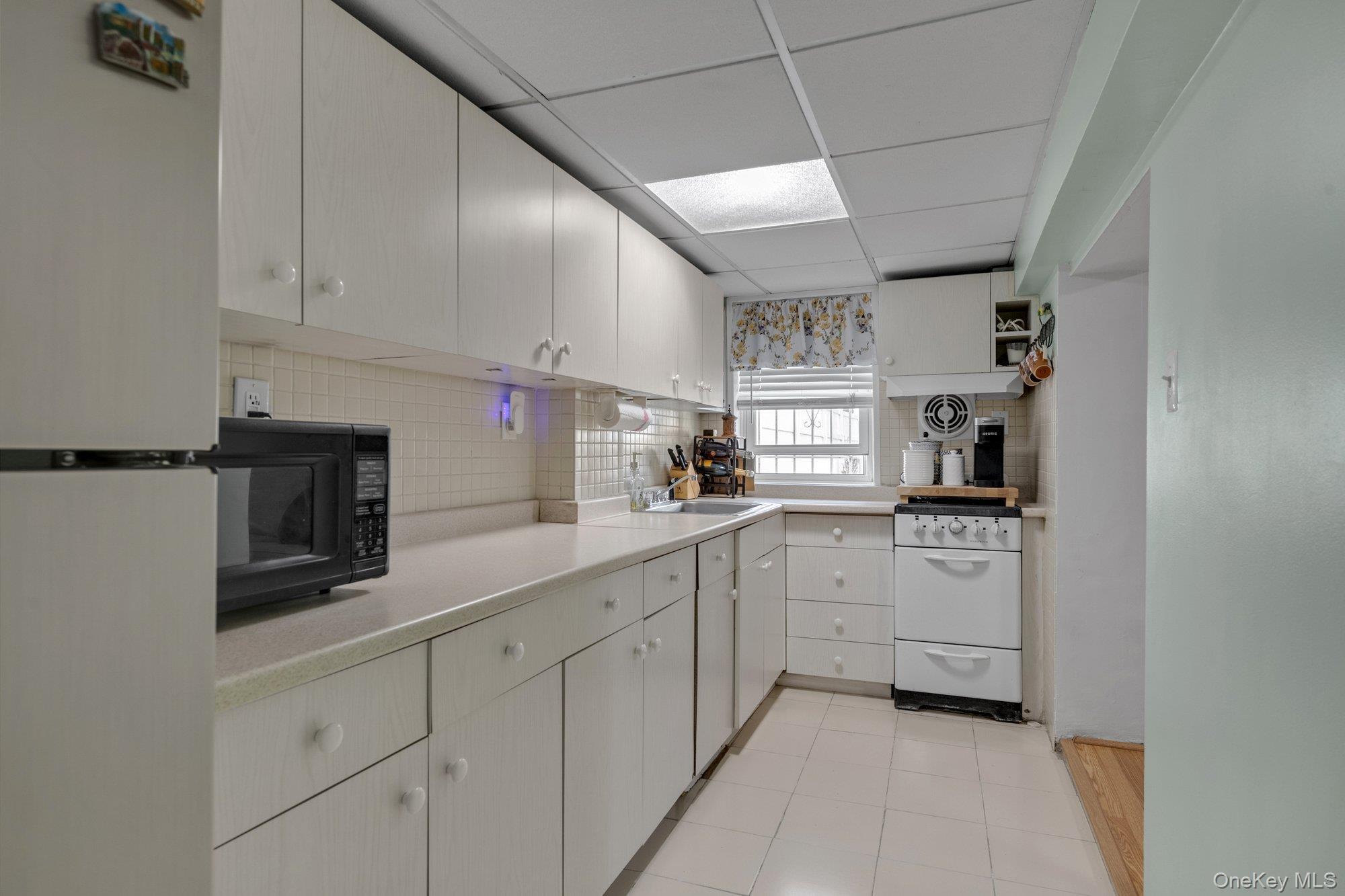 Single Family Vance Bronx, NY 10469, MLS-936402-16