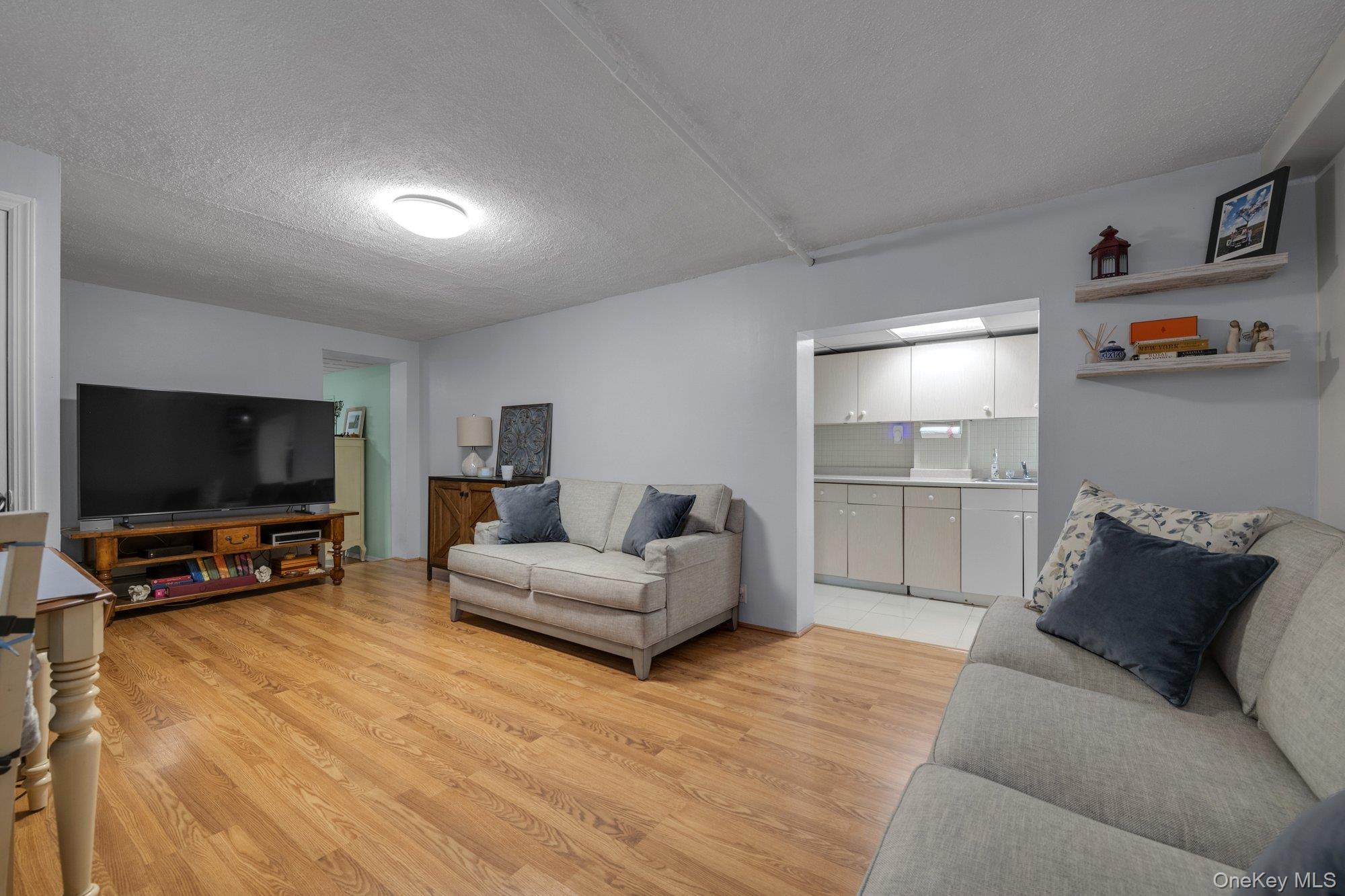 Single Family Vance Bronx, NY 10469, MLS-936402-4