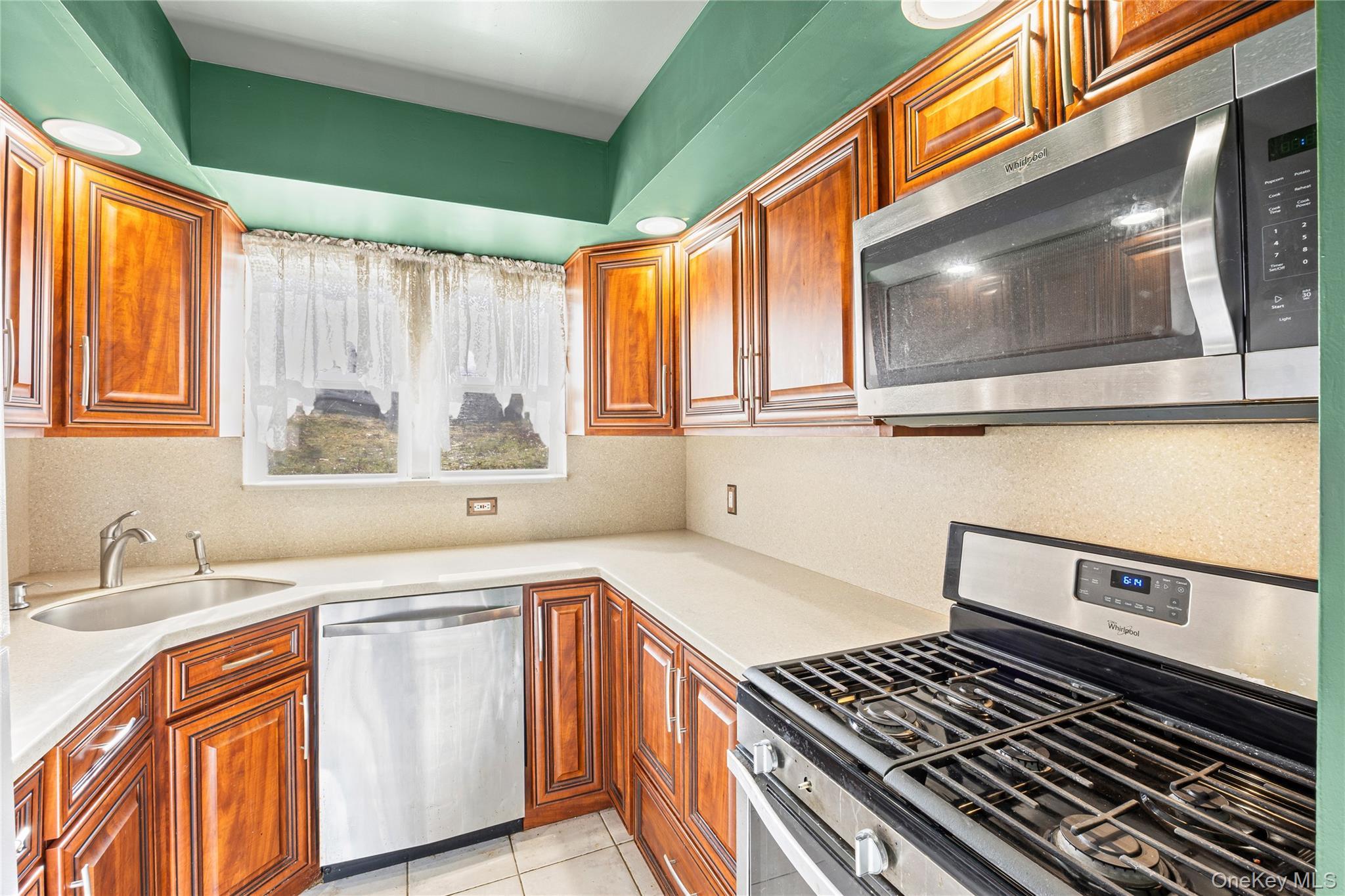 Single Family Queen  Suffolk County, NY 11789, MLS-936444-11