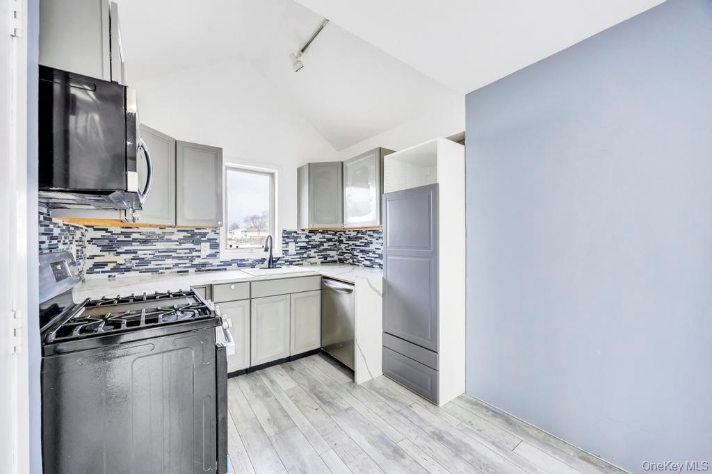 Single Family Catskill  Suffolk County, NY 11757, MLS-936456-24