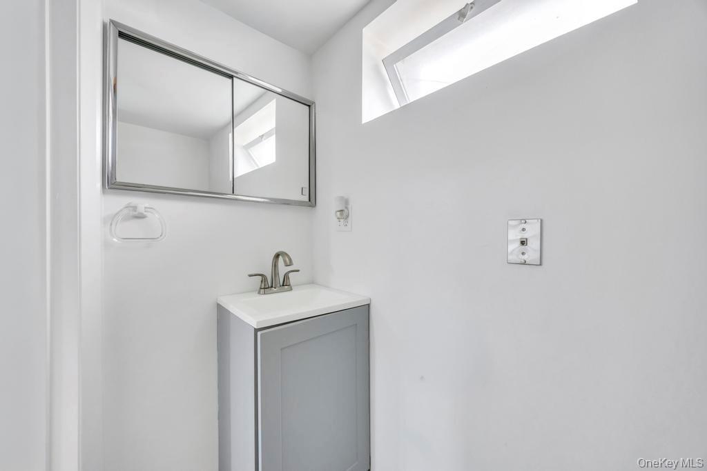 Single Family Catskill  Suffolk County, NY 11757, MLS-936456-34