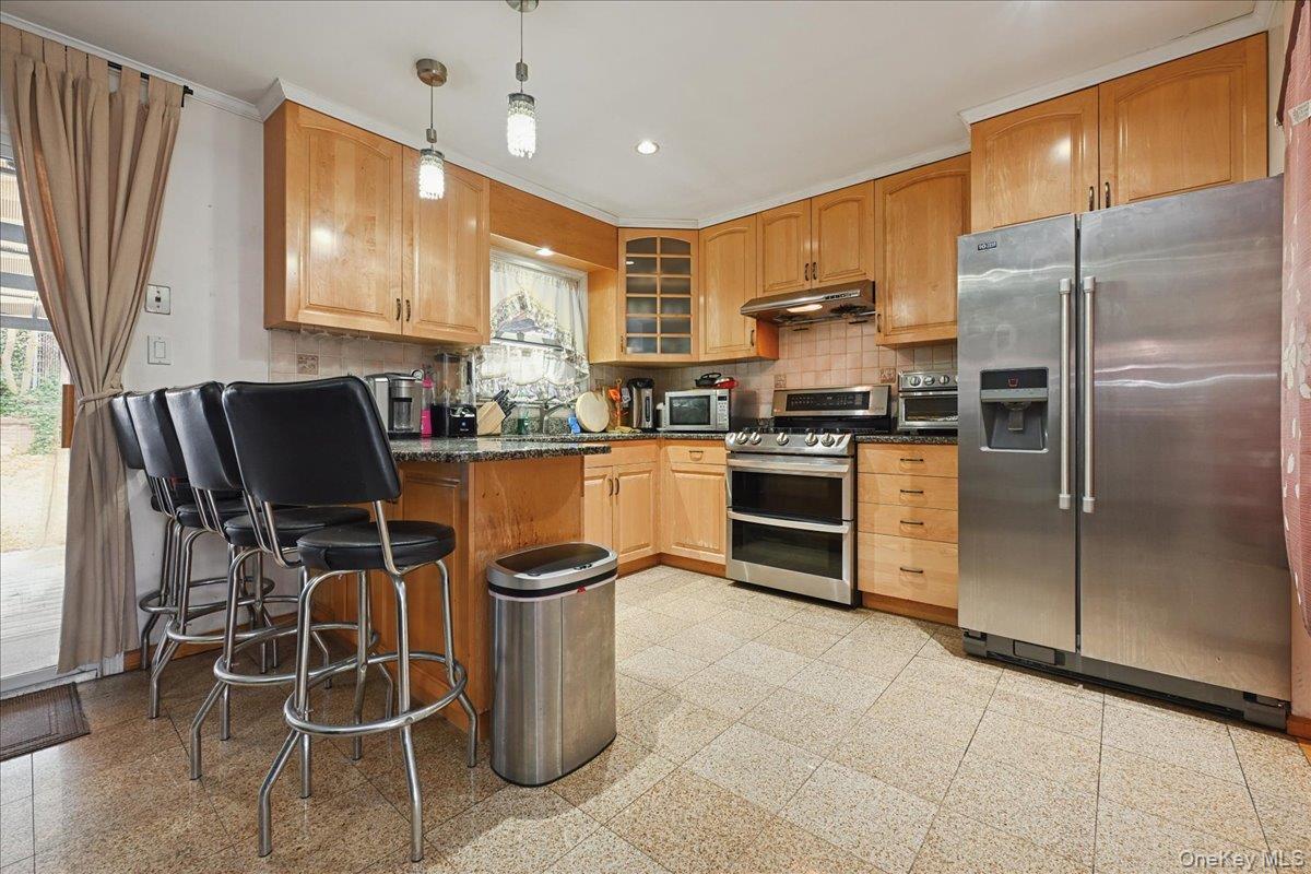 Condo Douglaston  Queens, NY 11362, MLS-936577-10