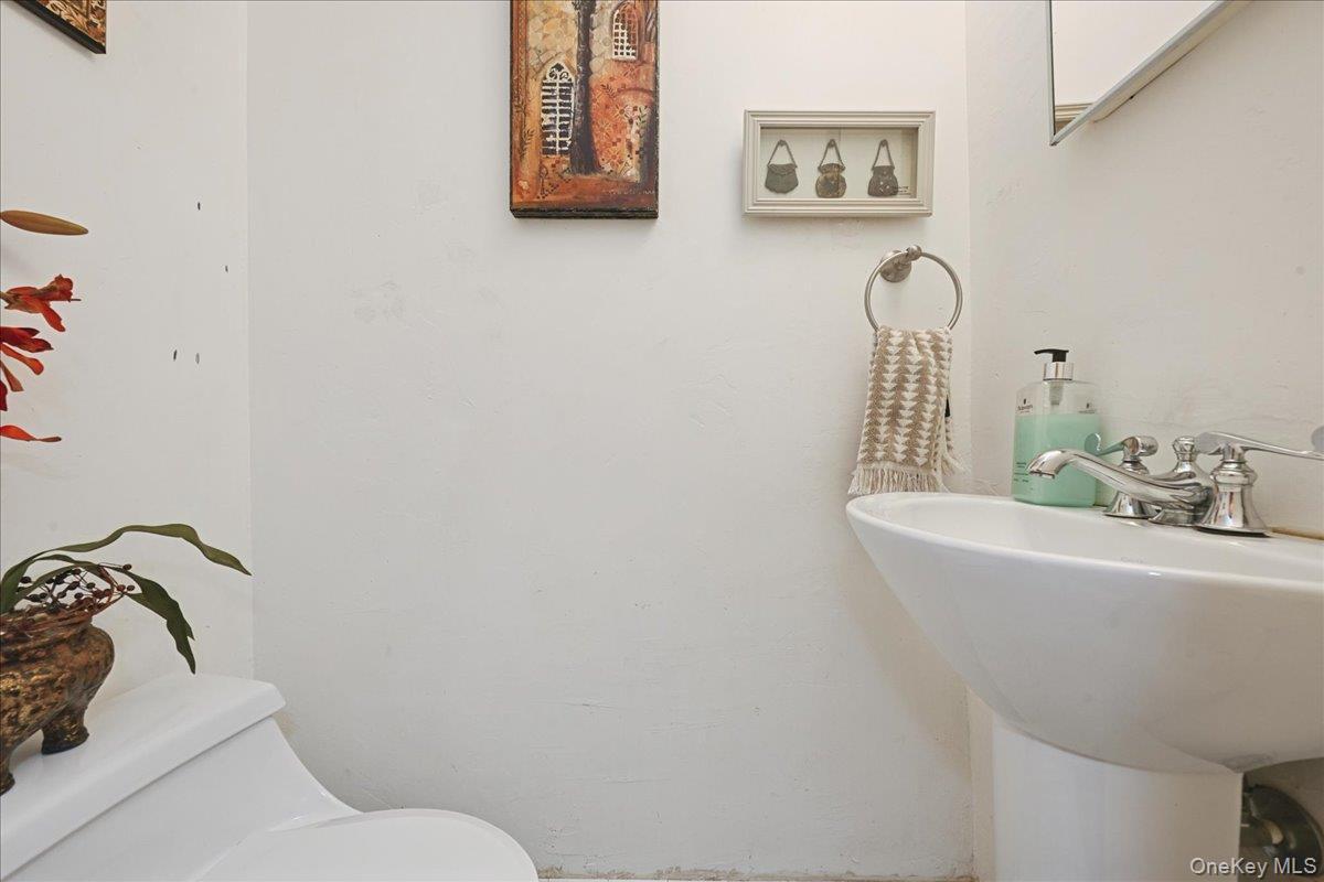 Condo Douglaston  Queens, NY 11362, MLS-936577-13