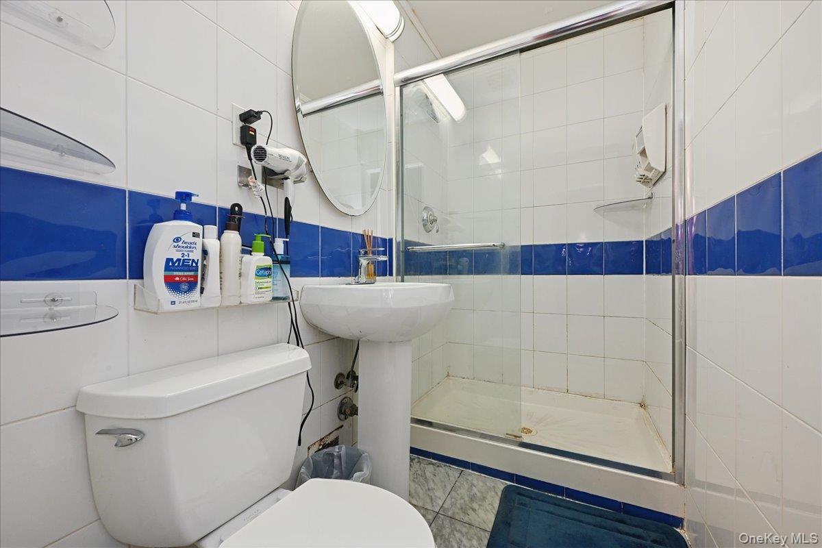 Condo Douglaston  Queens, NY 11362, MLS-936577-16