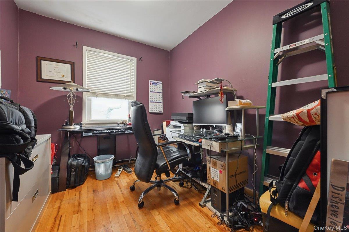 Condo Douglaston  Queens, NY 11362, MLS-936577-17